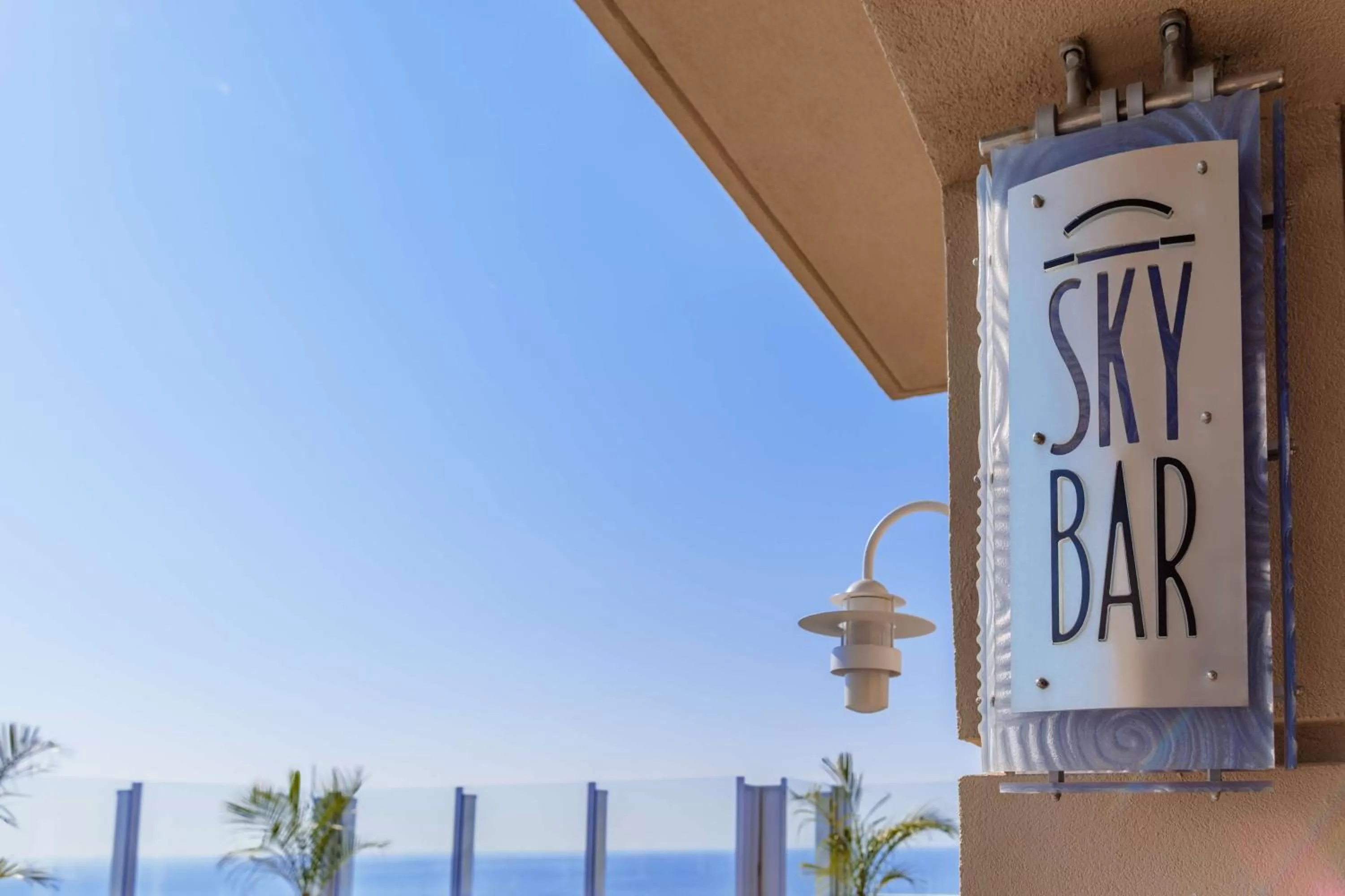 Lounge or bar in Hilton Virginia Beach Oceanfront