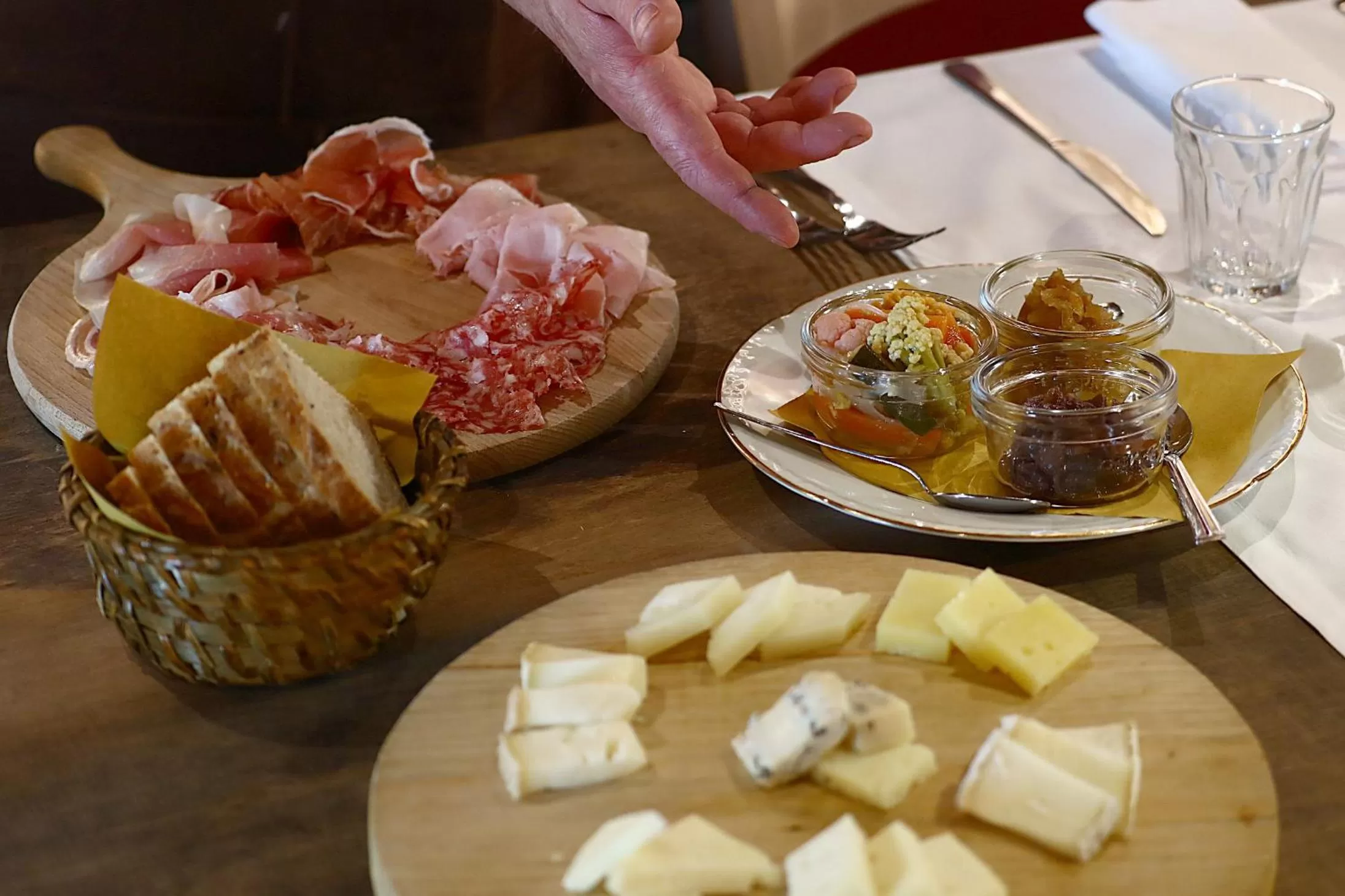 Restaurant/places to eat in Villa Balis Crema Verona Hills