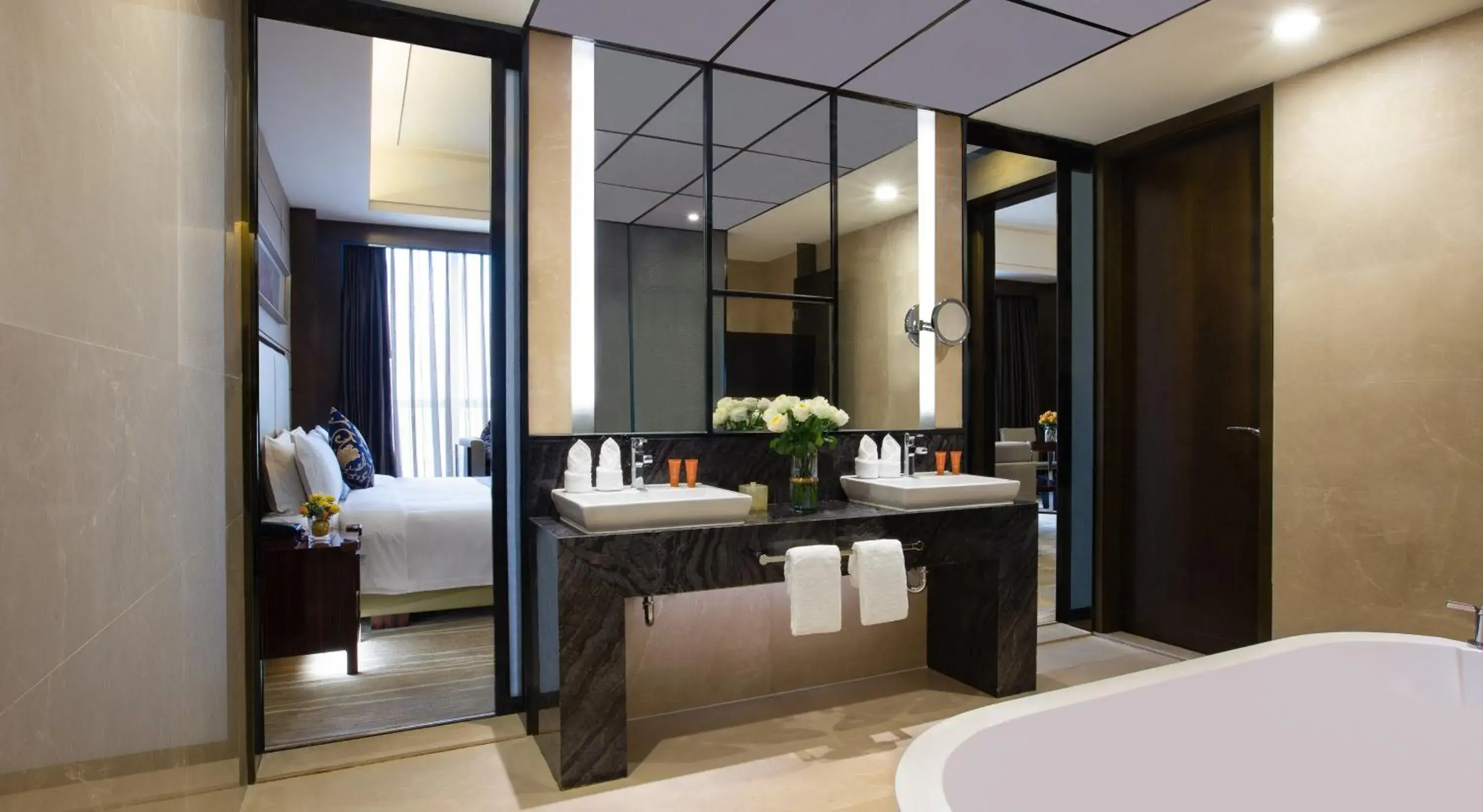 Photo of the whole room, Bathroom in Crowne Plaza Shenzhen Longgang City Centre, an IHG Hotel