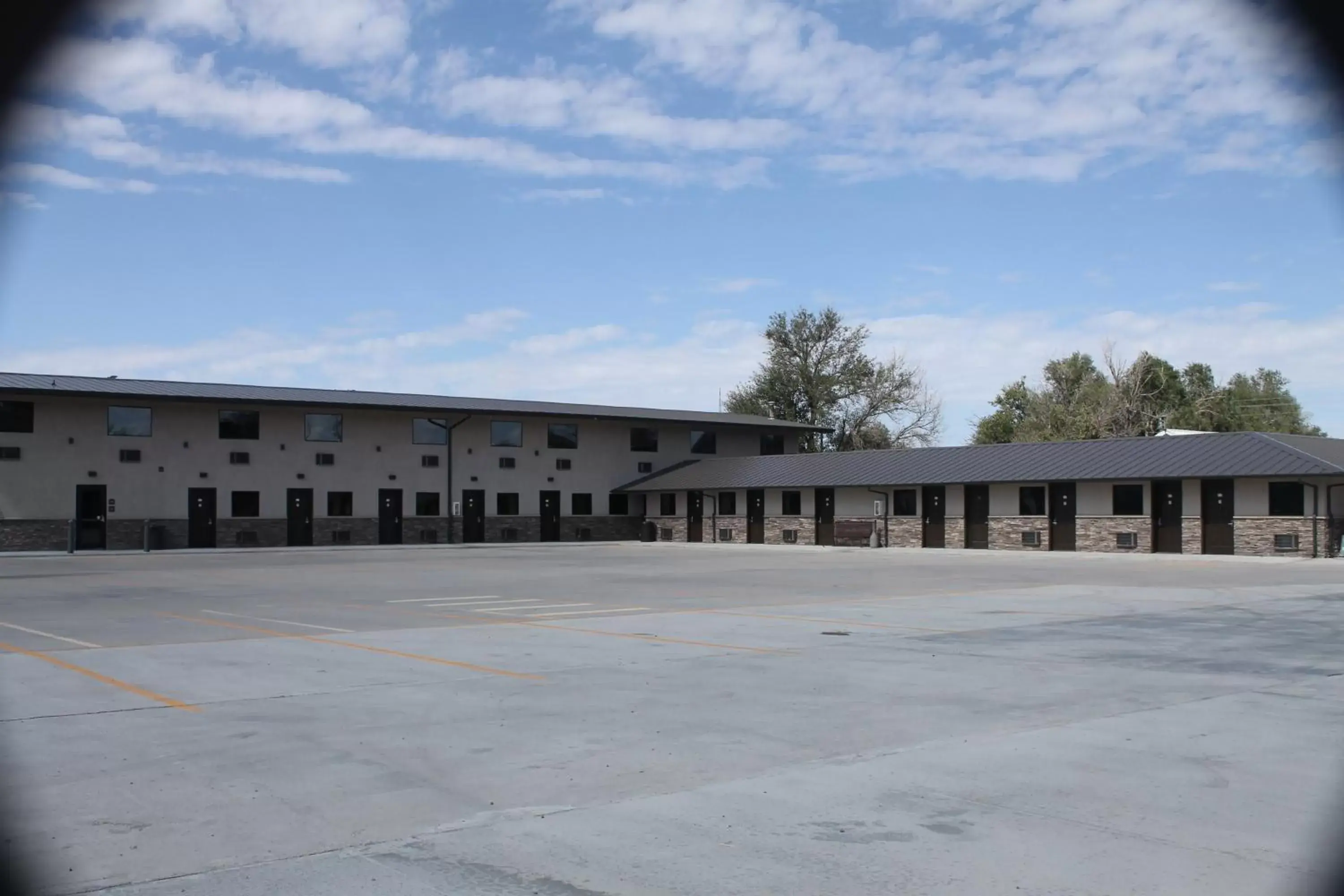 Property building in Boarders Inn & Suites by Cobblestone Hotels - Syracuse Property building in Boarders Inn & Suites by Cobblestone Hotels - Syracuse
