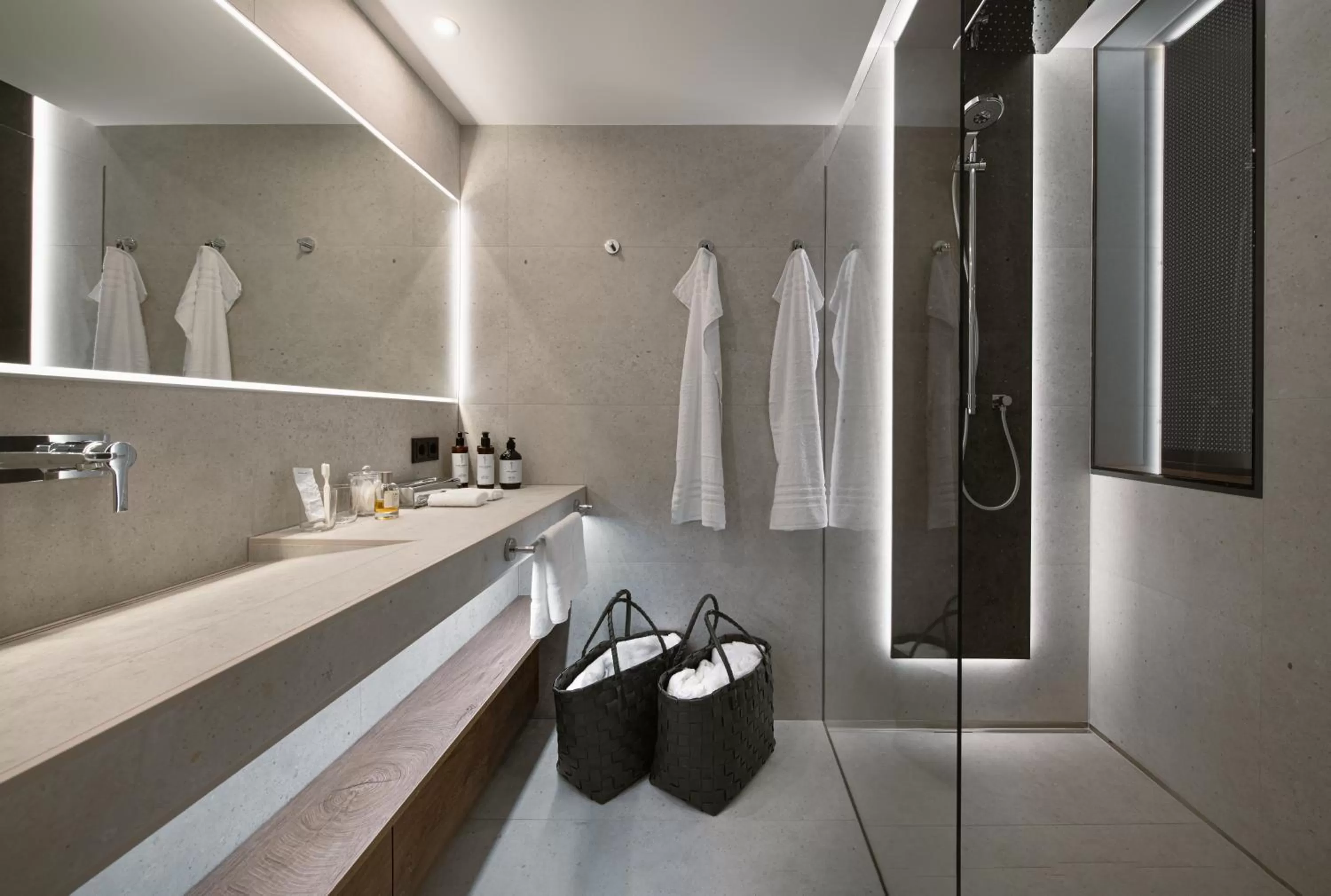 Shower in Hotel VierJahreszeiten am Seilersee