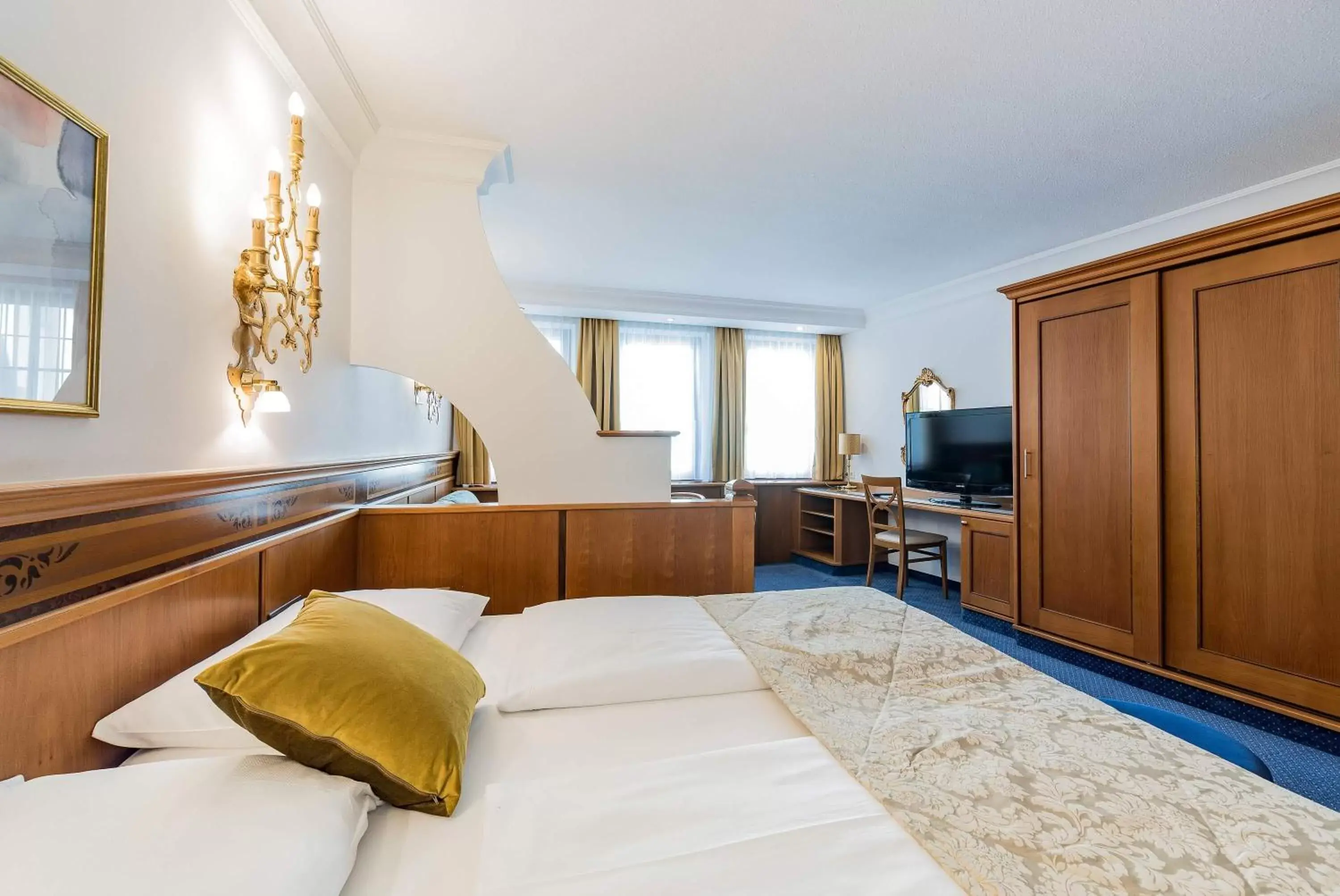 TV and multimedia, Bed in Hotel Mondschein