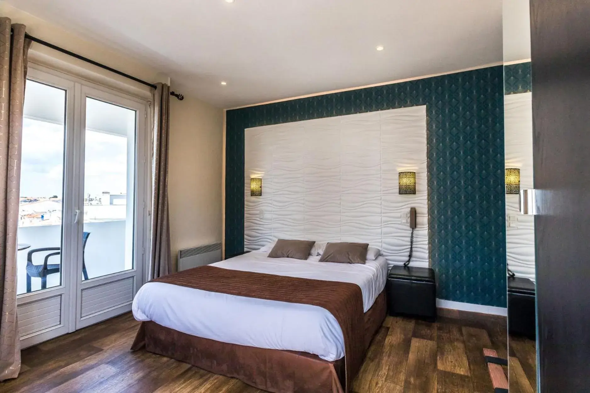 Bedroom, Bed in Hotel Belle Vue Royan