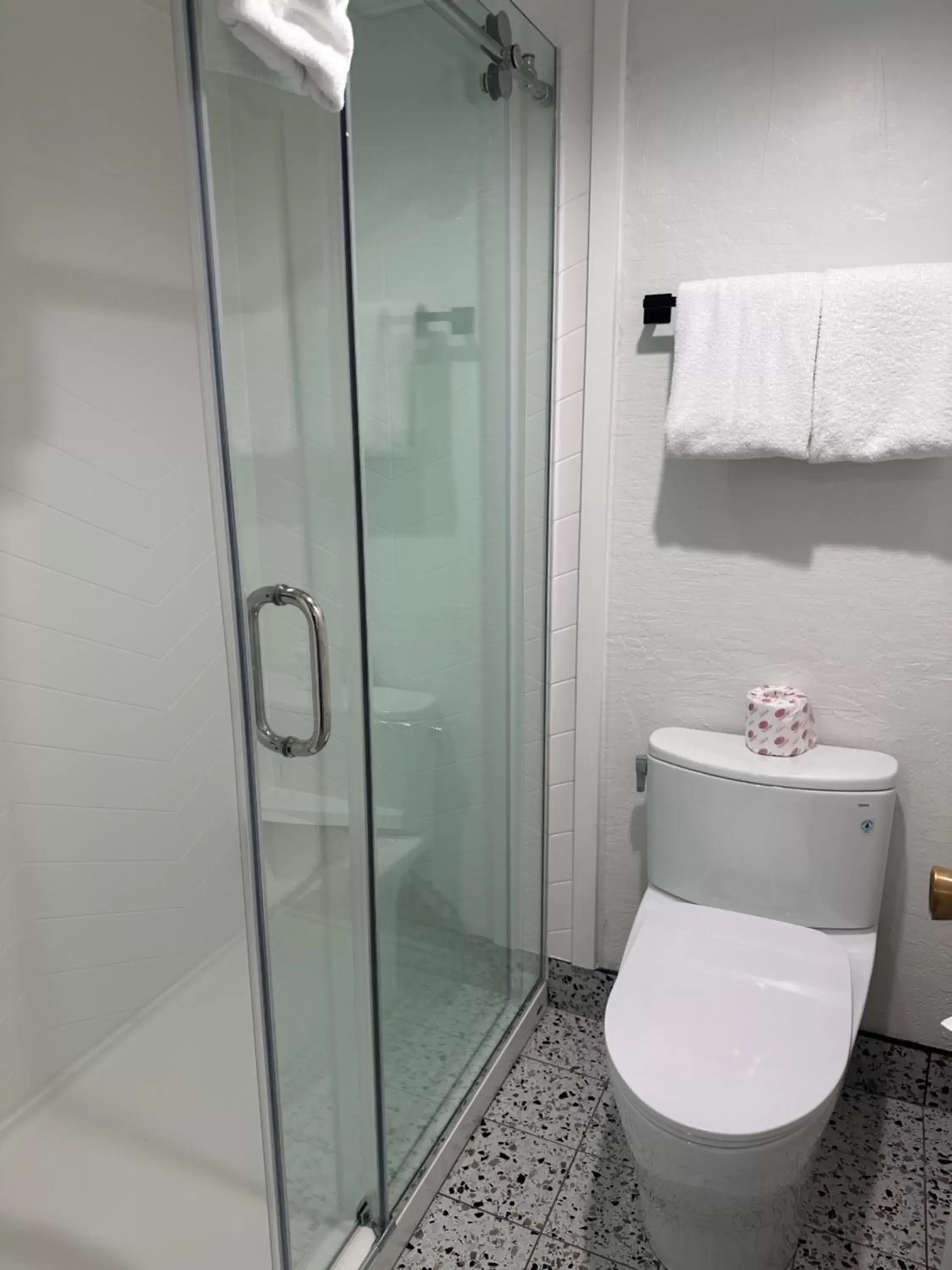 Shower, Bathroom in Sway Hotel