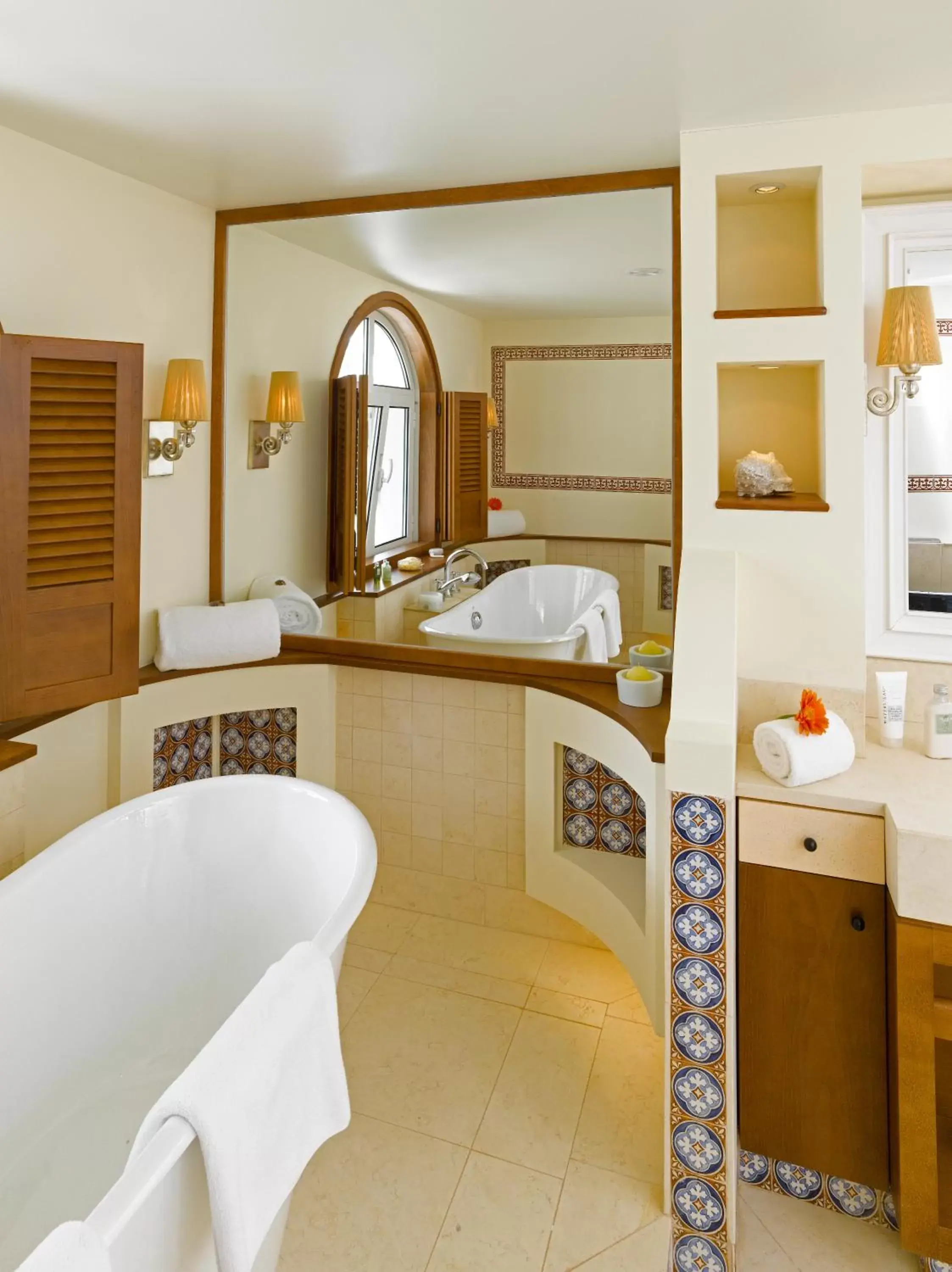 Bathroom in Vila Vita Parc Resort & Spa