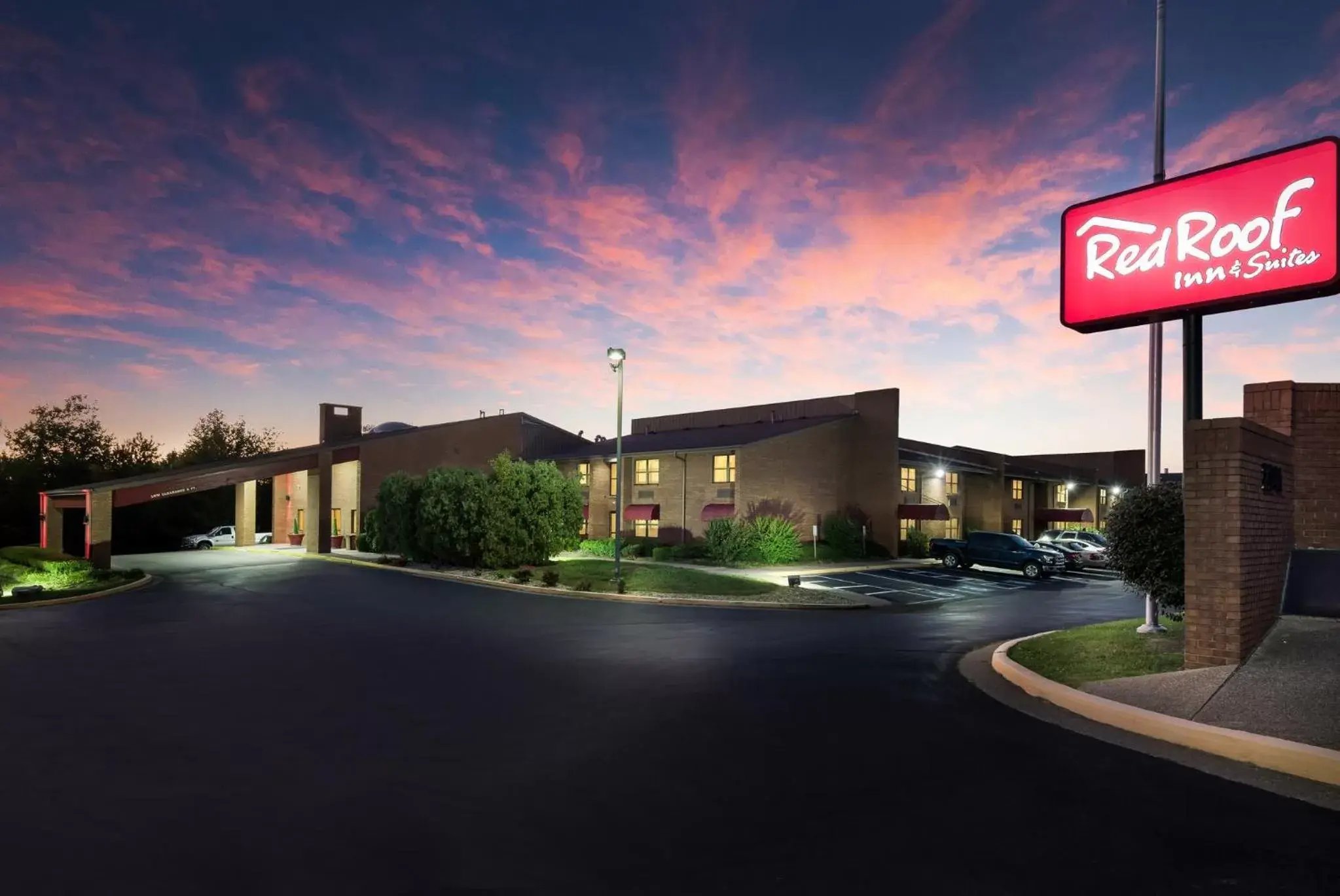 Property Building in Red Roof Inn & Suites Lexington - Hamburg