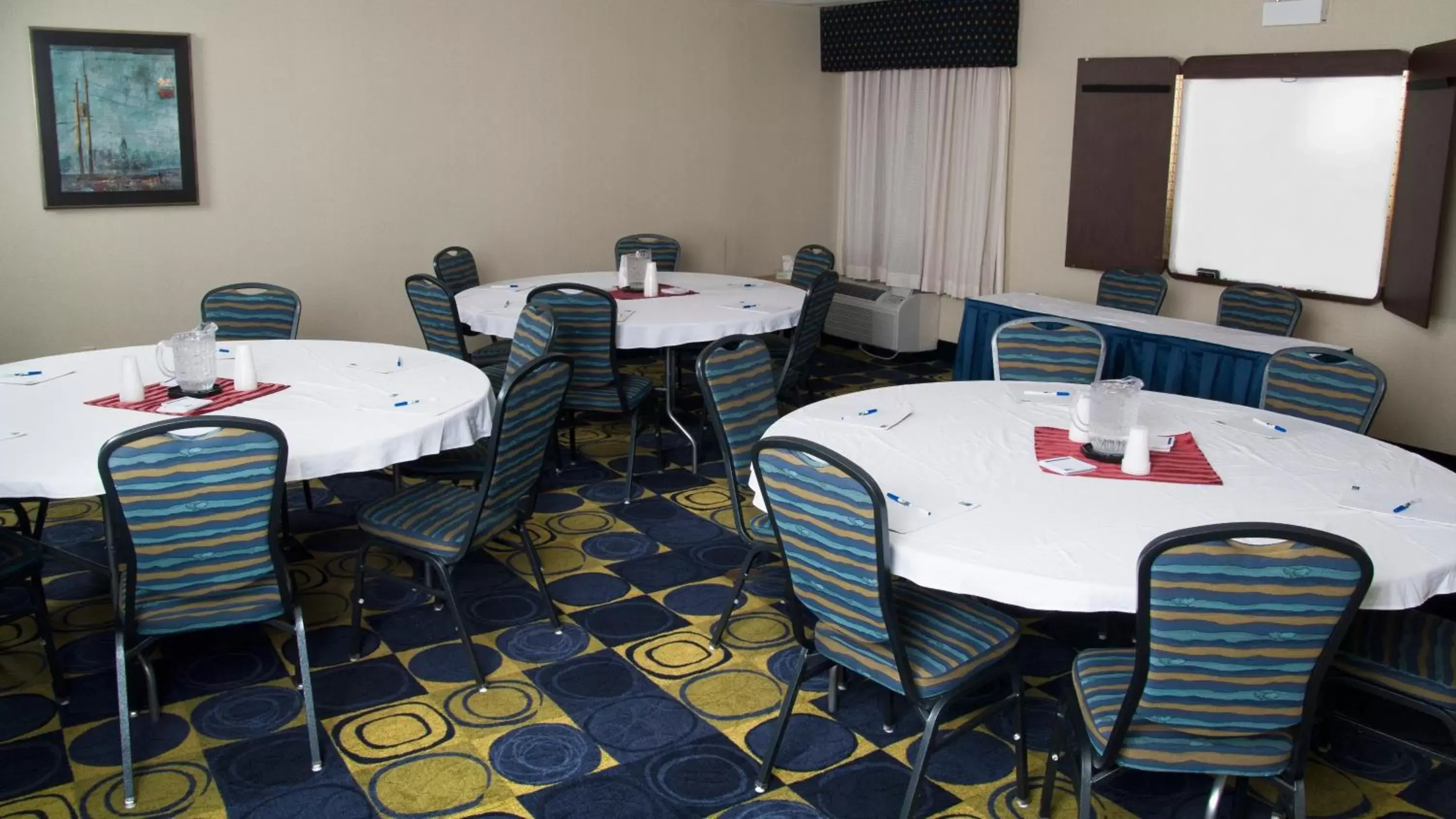 Meeting/conference room, Restaurant/Places to Eat in Holiday Inn Express York, an IHG Hotel
