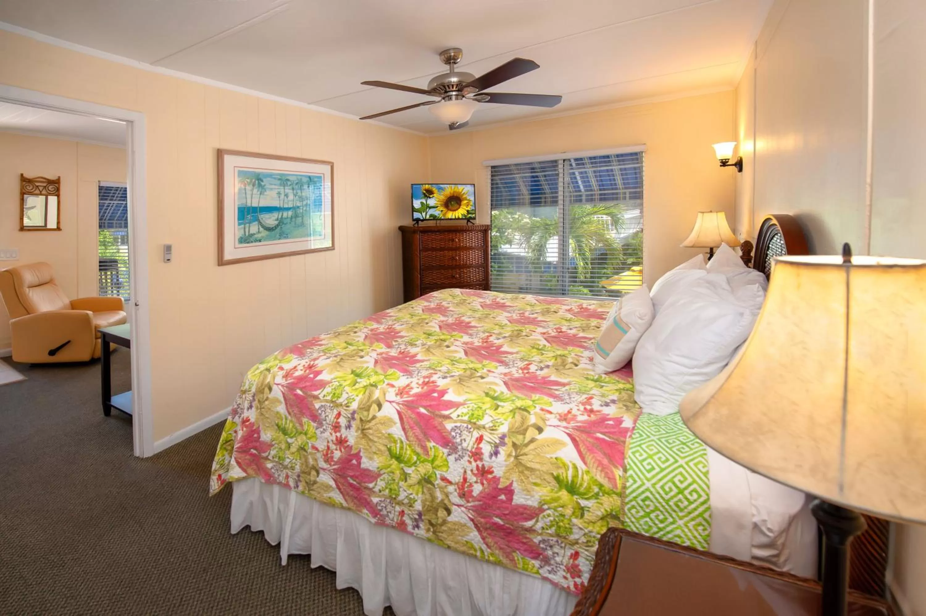 Bed in Cedar Cove Resort & Cottages