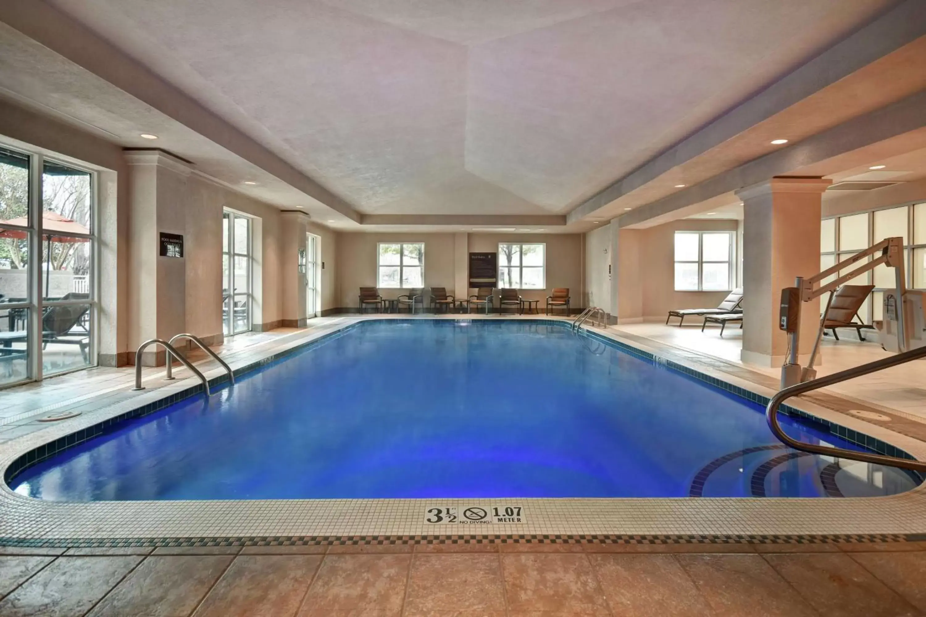 Pool view, Swimming Pool in Embassy Suites Little Rock