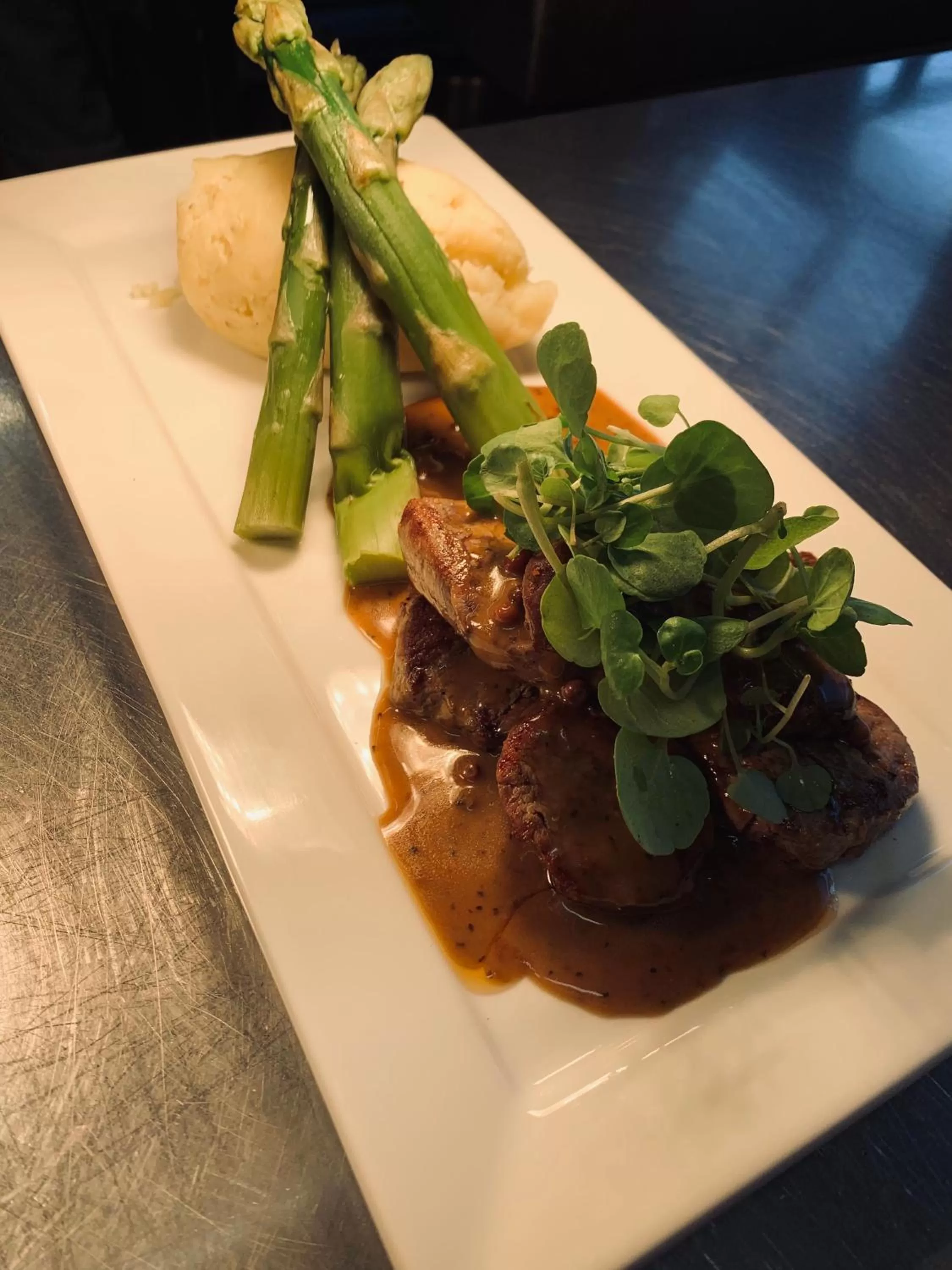 Food and drinks in Wellington Inn