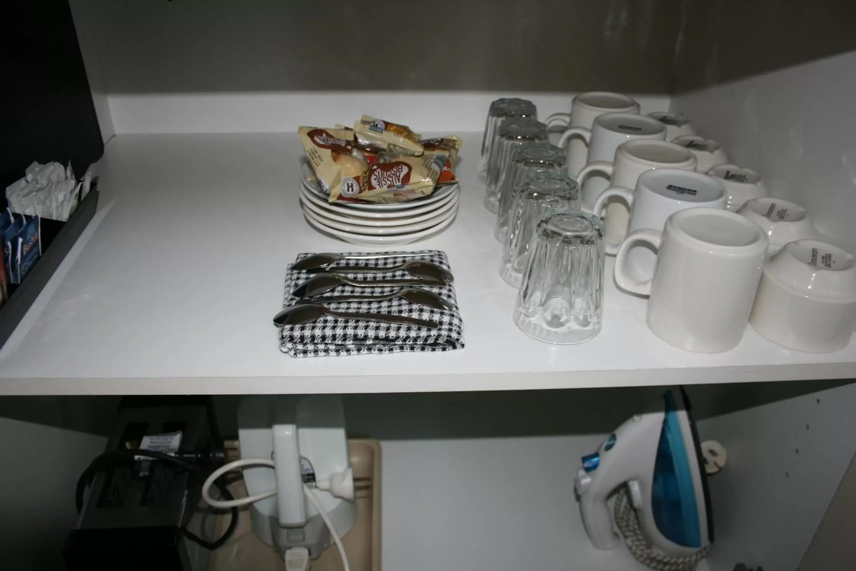 Coffee/tea facilities in The Plains Motor Inn