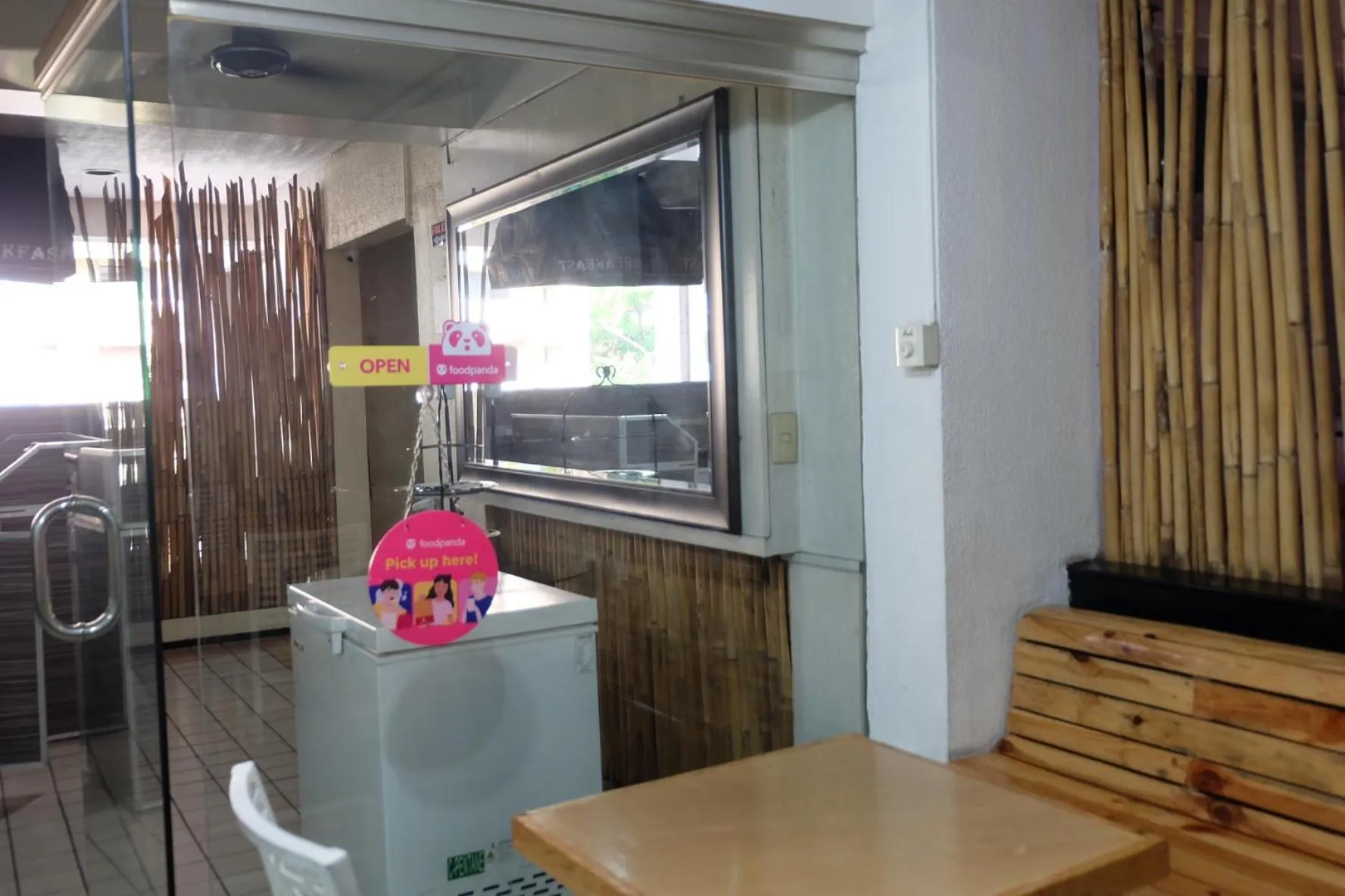 Restaurant/places to eat in Spaces Hotel Makati