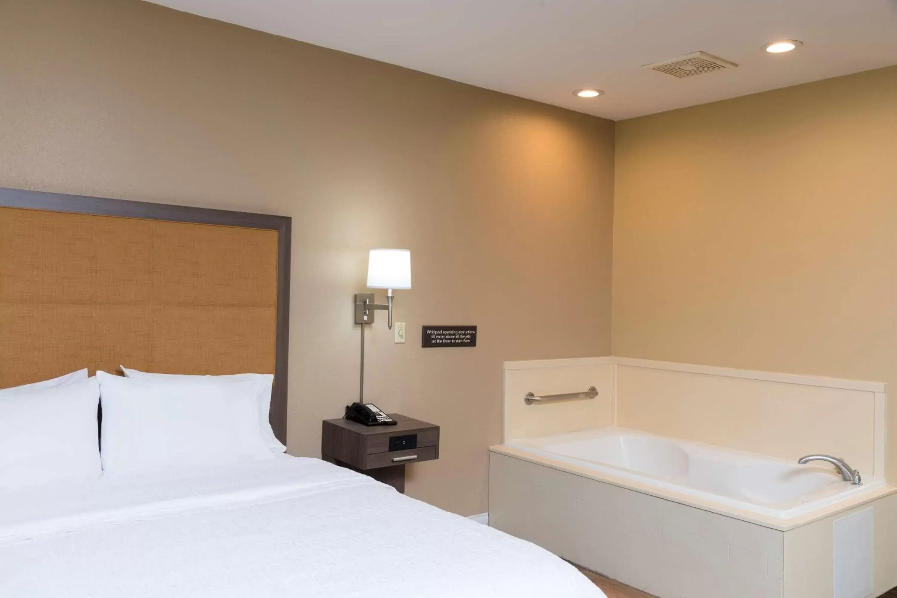 Bed in Hampton Inn & Suites Mansfield South @ I 71 Bed in Hampton Inn & Suites Mansfield South @ I 71