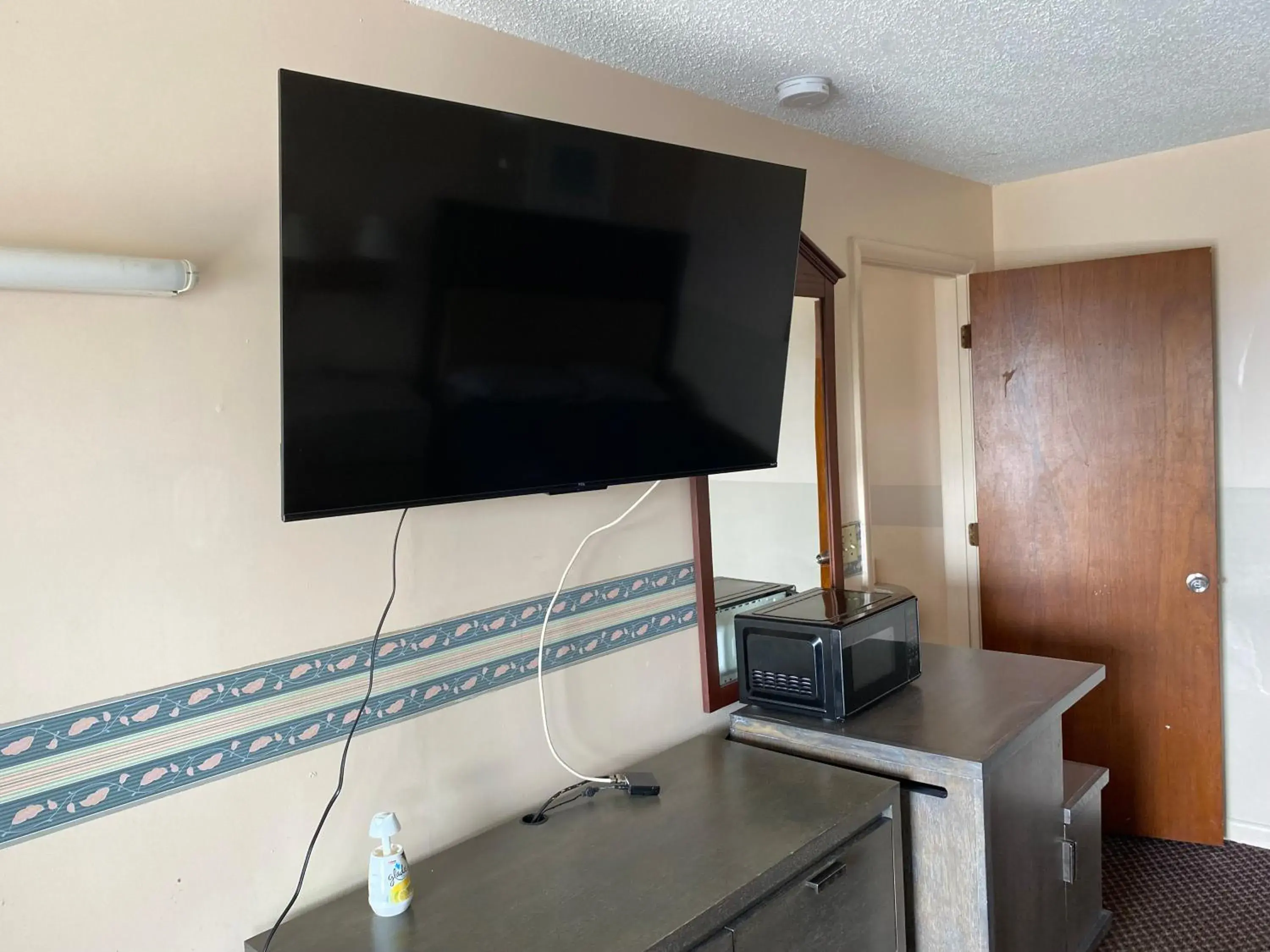 TV and multimedia, TV/Entertainment Center in Budget Inn of Sebring