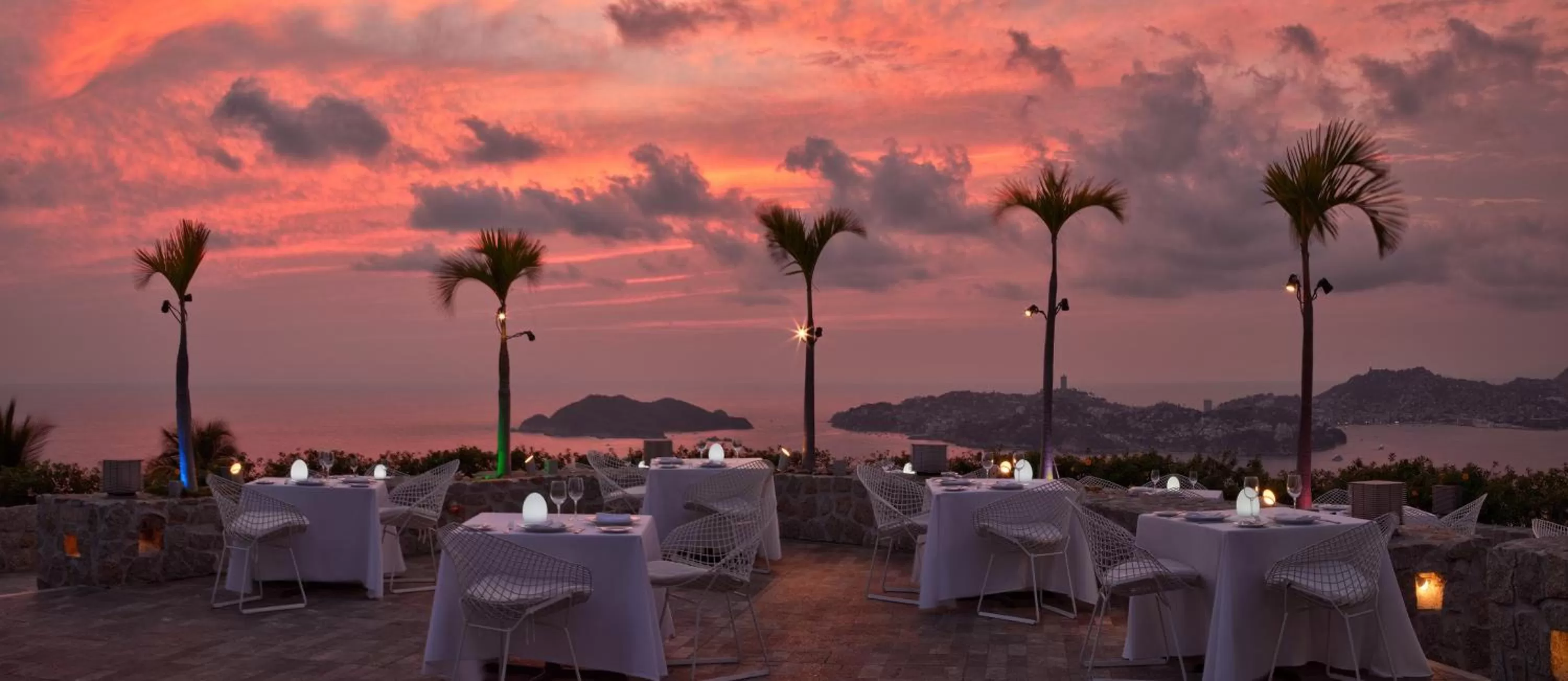 Lounge or bar in Las Brisas Acapulco