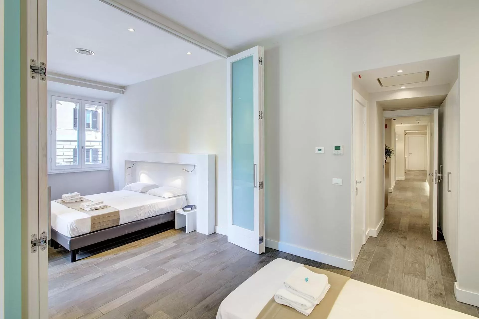 Photo of the whole room, Bed in ECCE ROMA