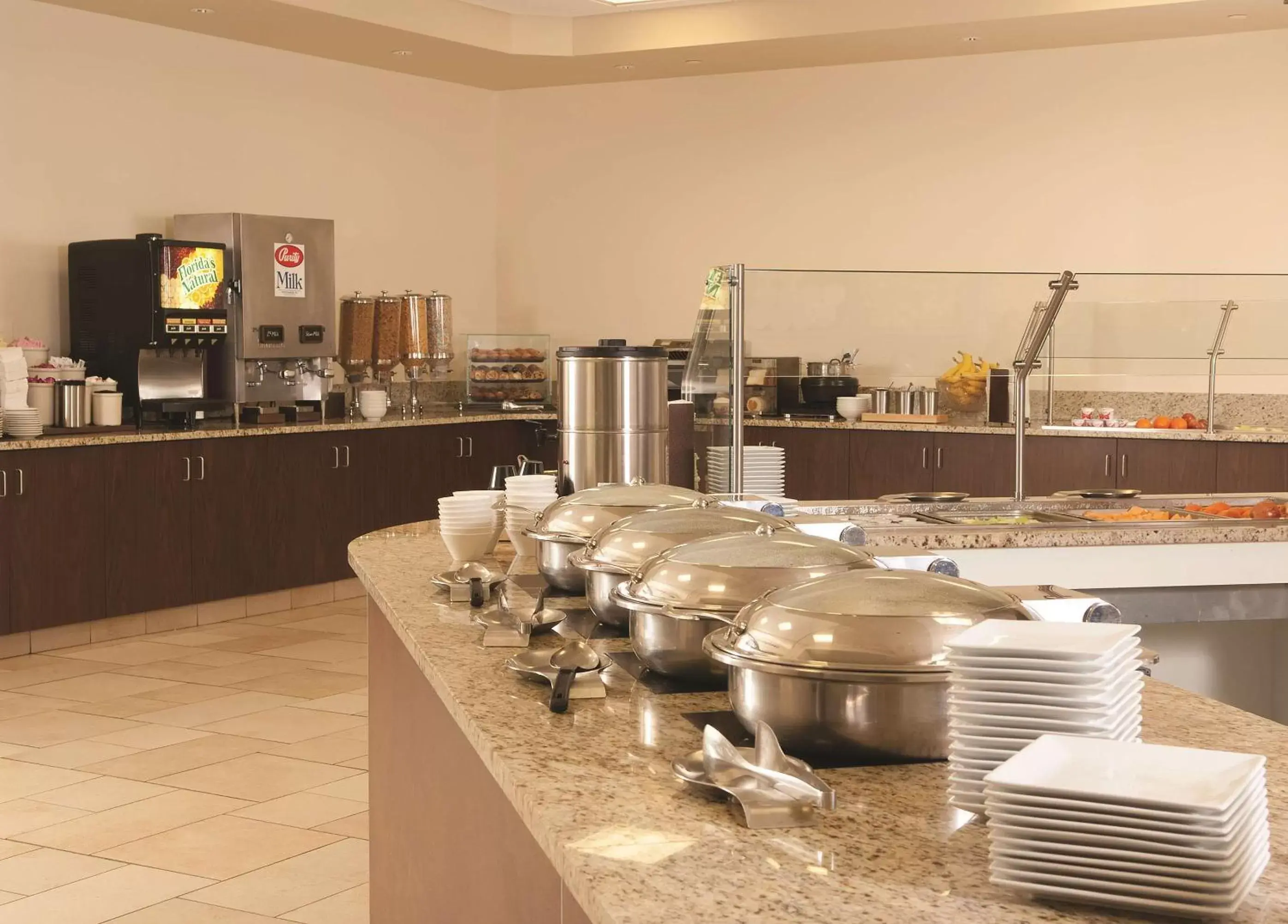 Breakfast, Restaurant/Places to Eat in Embassy Suites by Hilton Nashville Airport
