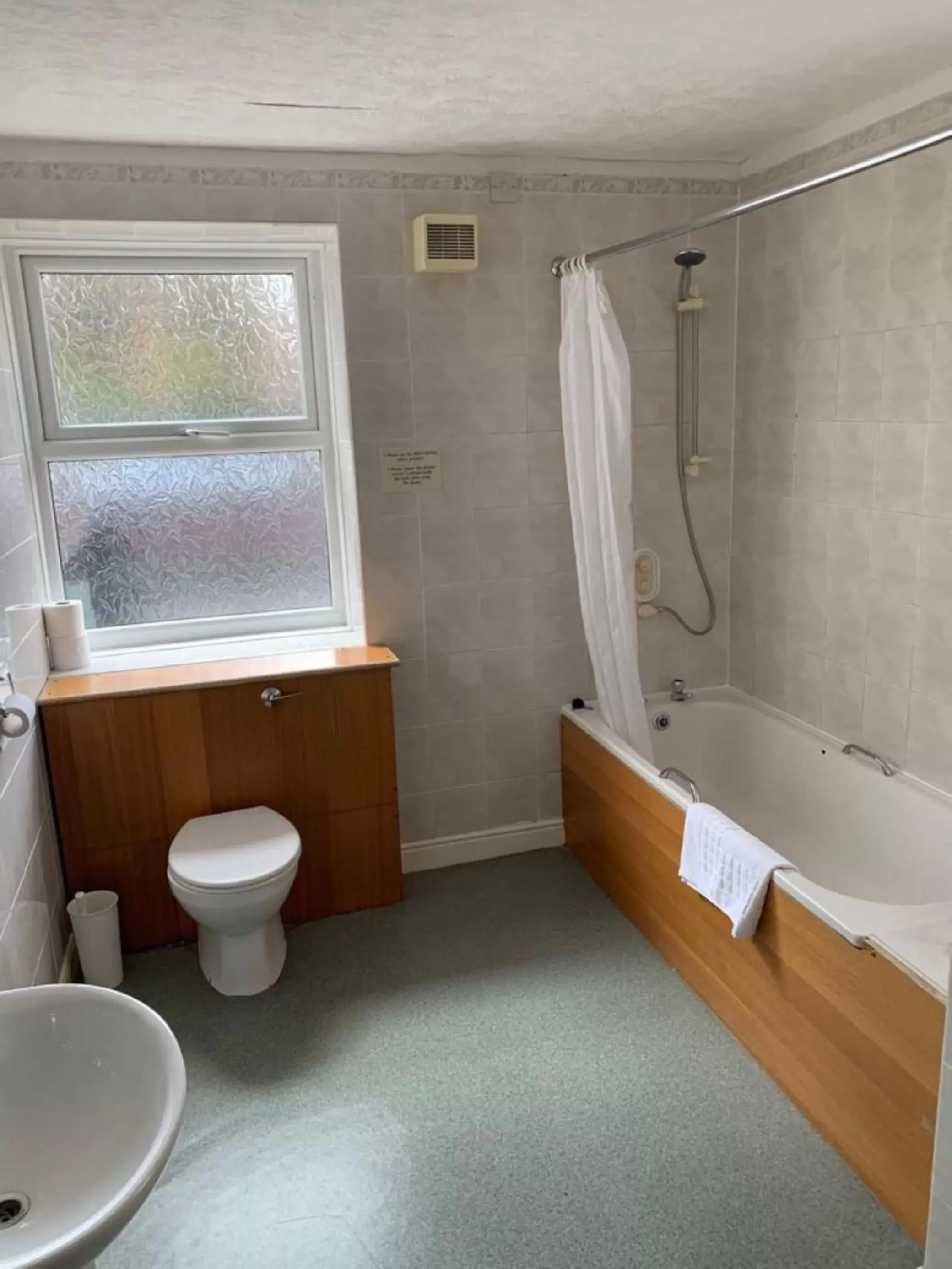 Bedroom, Bathroom in Waterford Lodge Hotel
