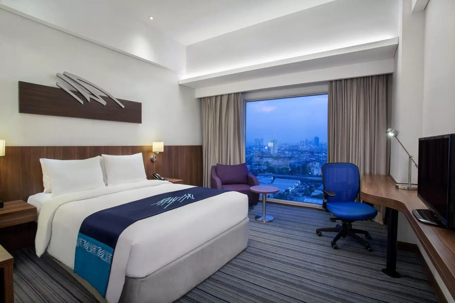 Bedroom in Holiday Inn Express Jakarta Pluit Citygate, an IHG Hotel