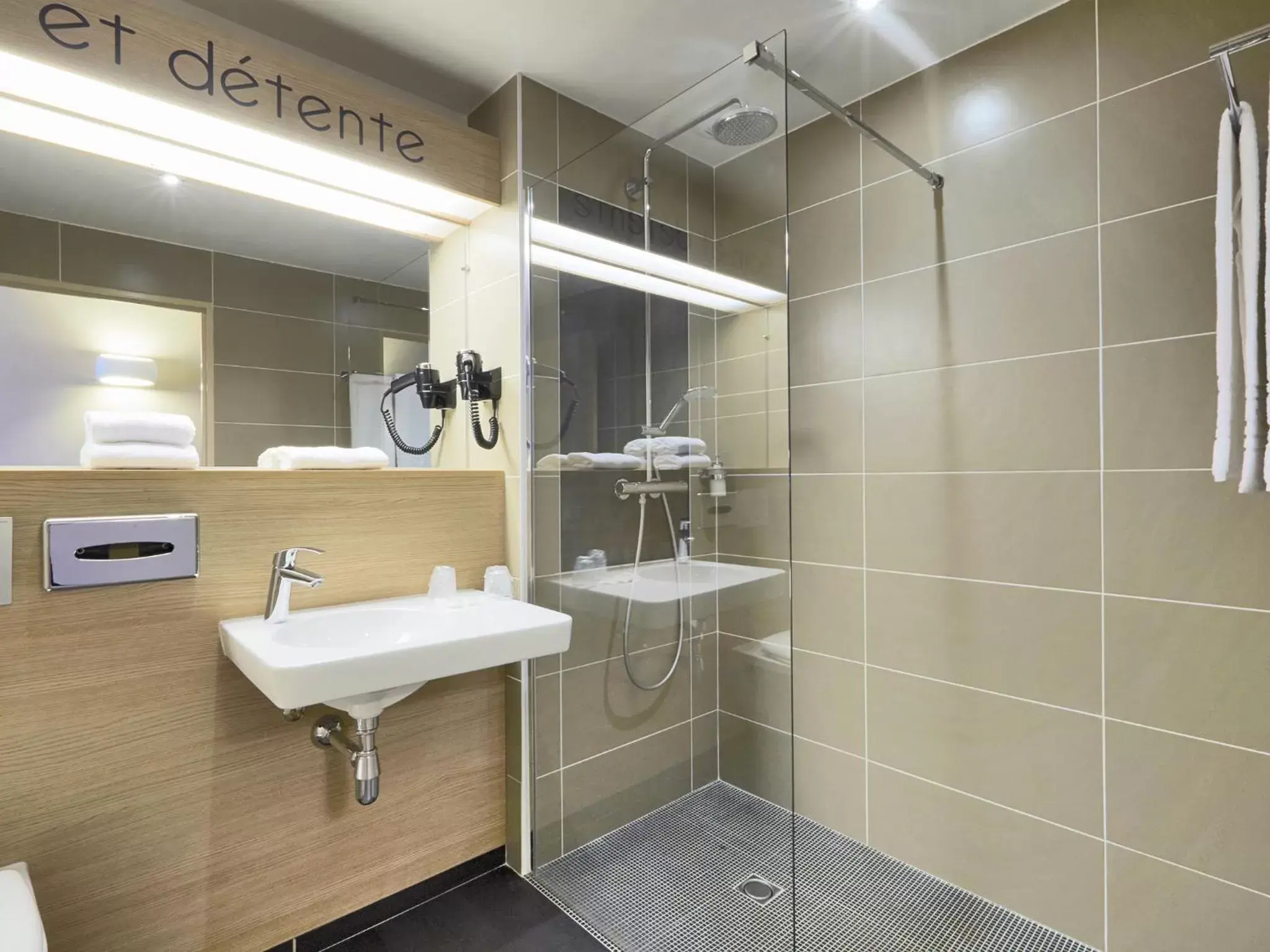 Shower, Bathroom in Kyriad Angers Ouest Beaucouzé