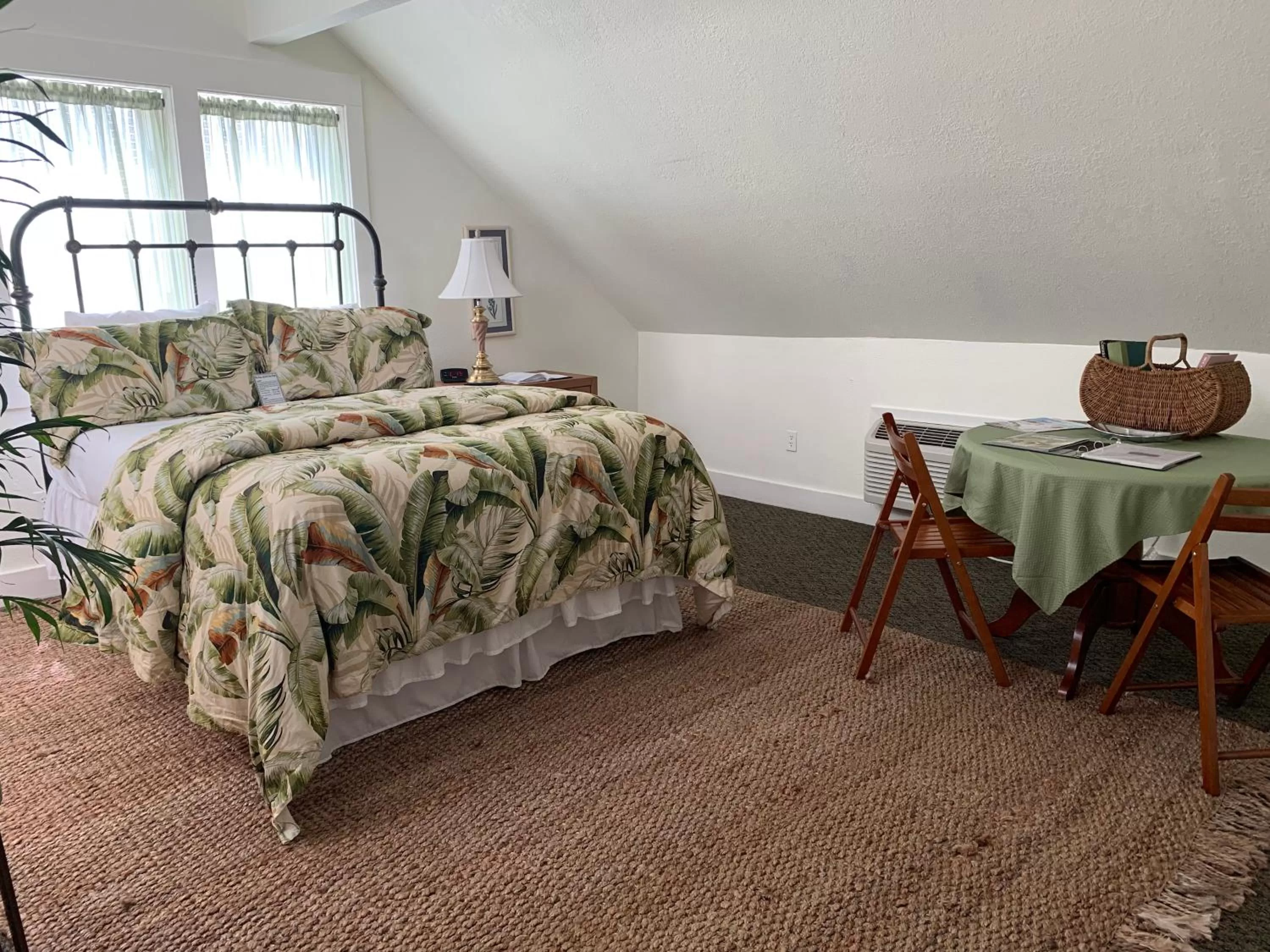 Bedroom, Bed in Walnut Street Inn