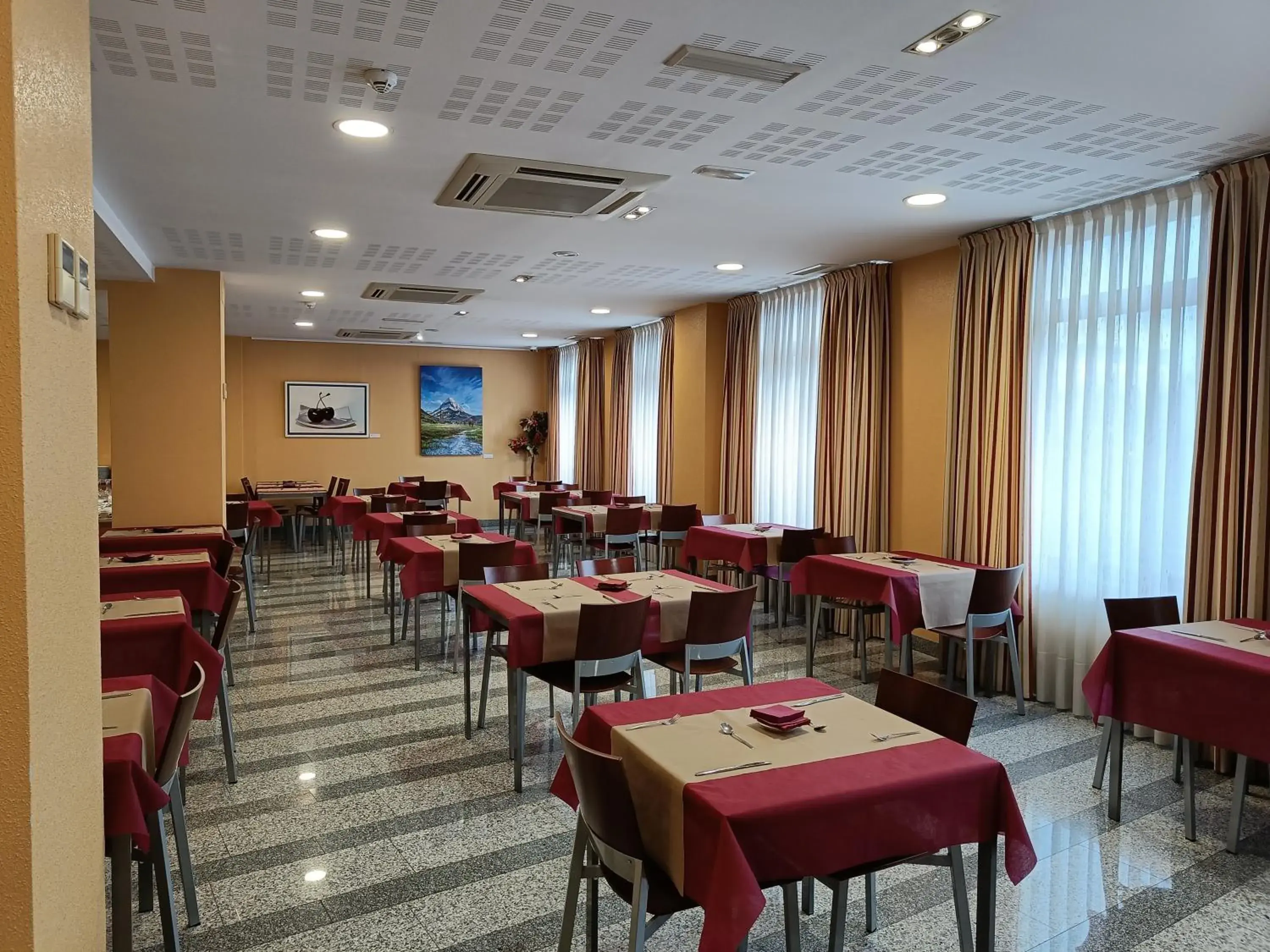 Breakfast, Restaurant/Places to Eat in Hotel Palacio Congresos