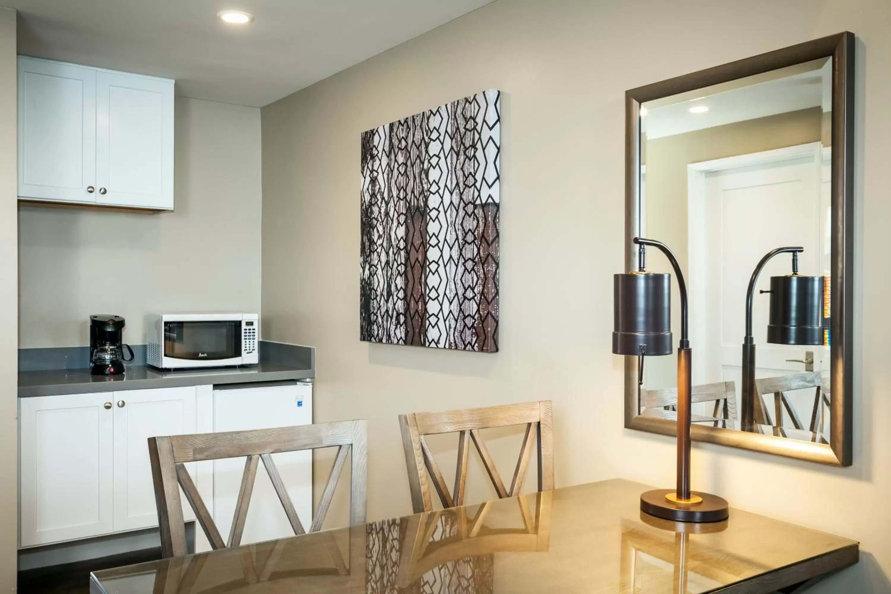 Kitchen or kitchenette, Kitchen/Kitchenette in Pacific Shores Inn