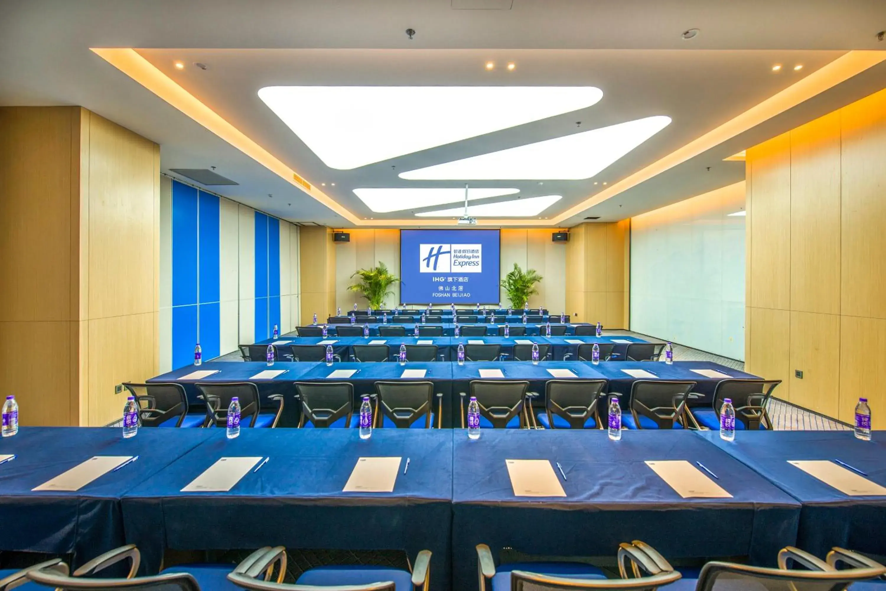 Meeting/conference room in Holiday Inn Express Foshan Beijiao, an IHG Hotel