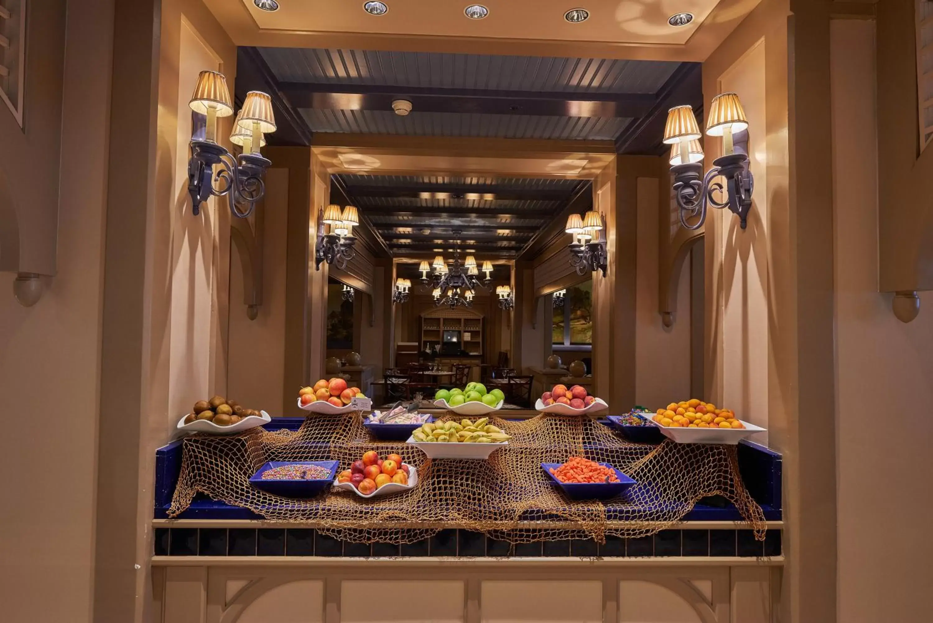 Restaurant/Places to Eat in Disney Newport Bay Club