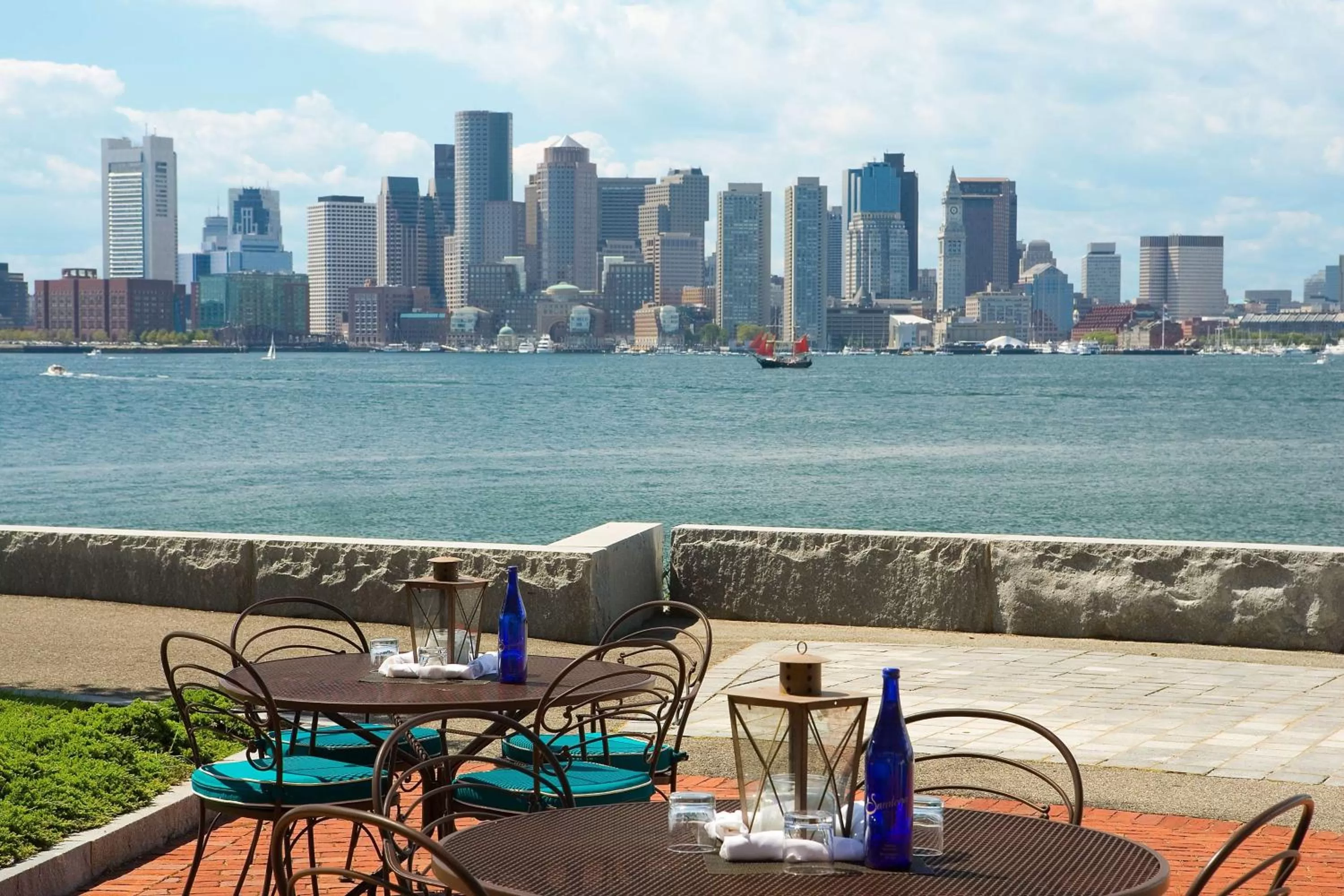 Restaurant/places to eat in Hyatt Regency Boston Harbor