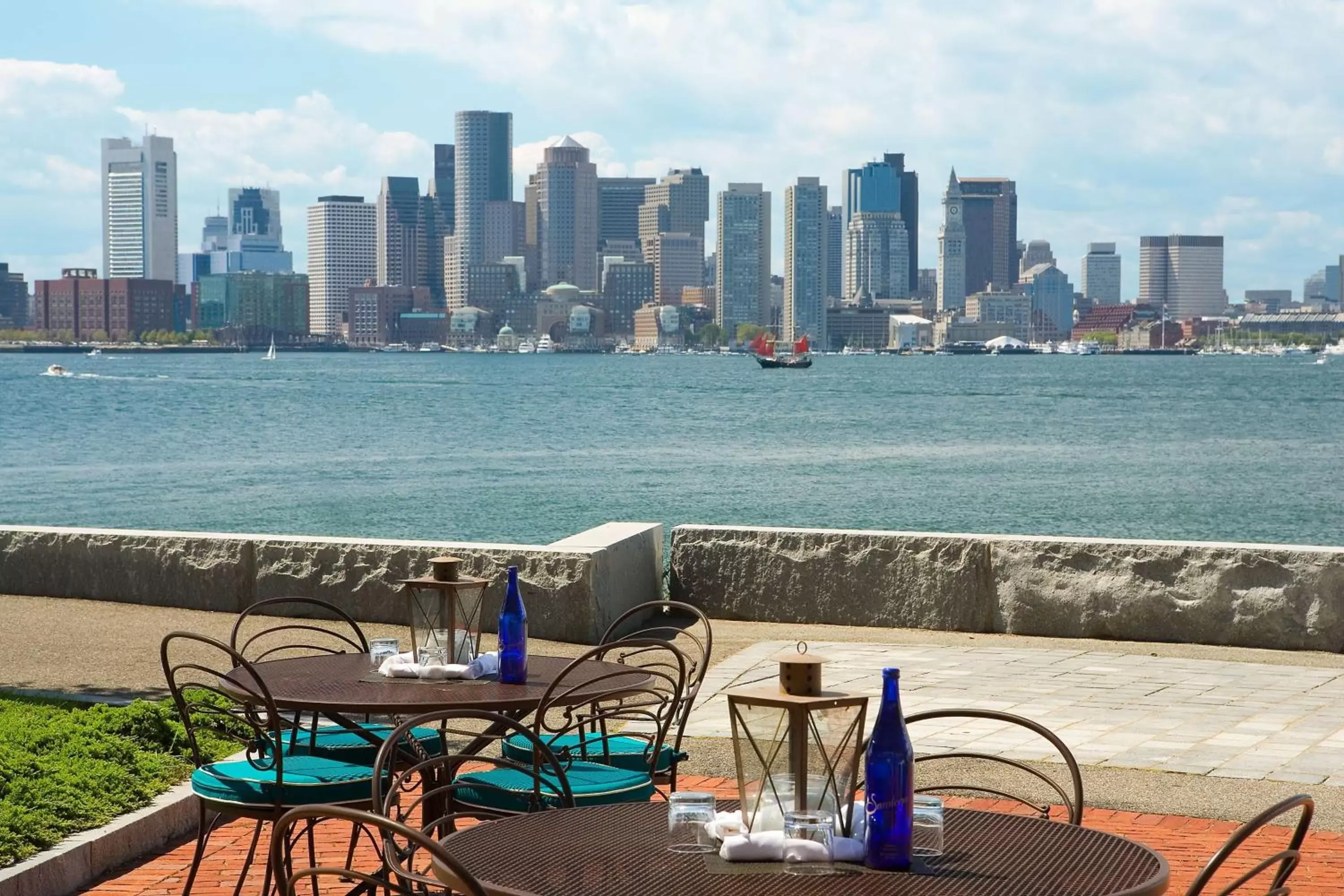 Restaurant/places to eat in Hyatt Regency Boston Harbor