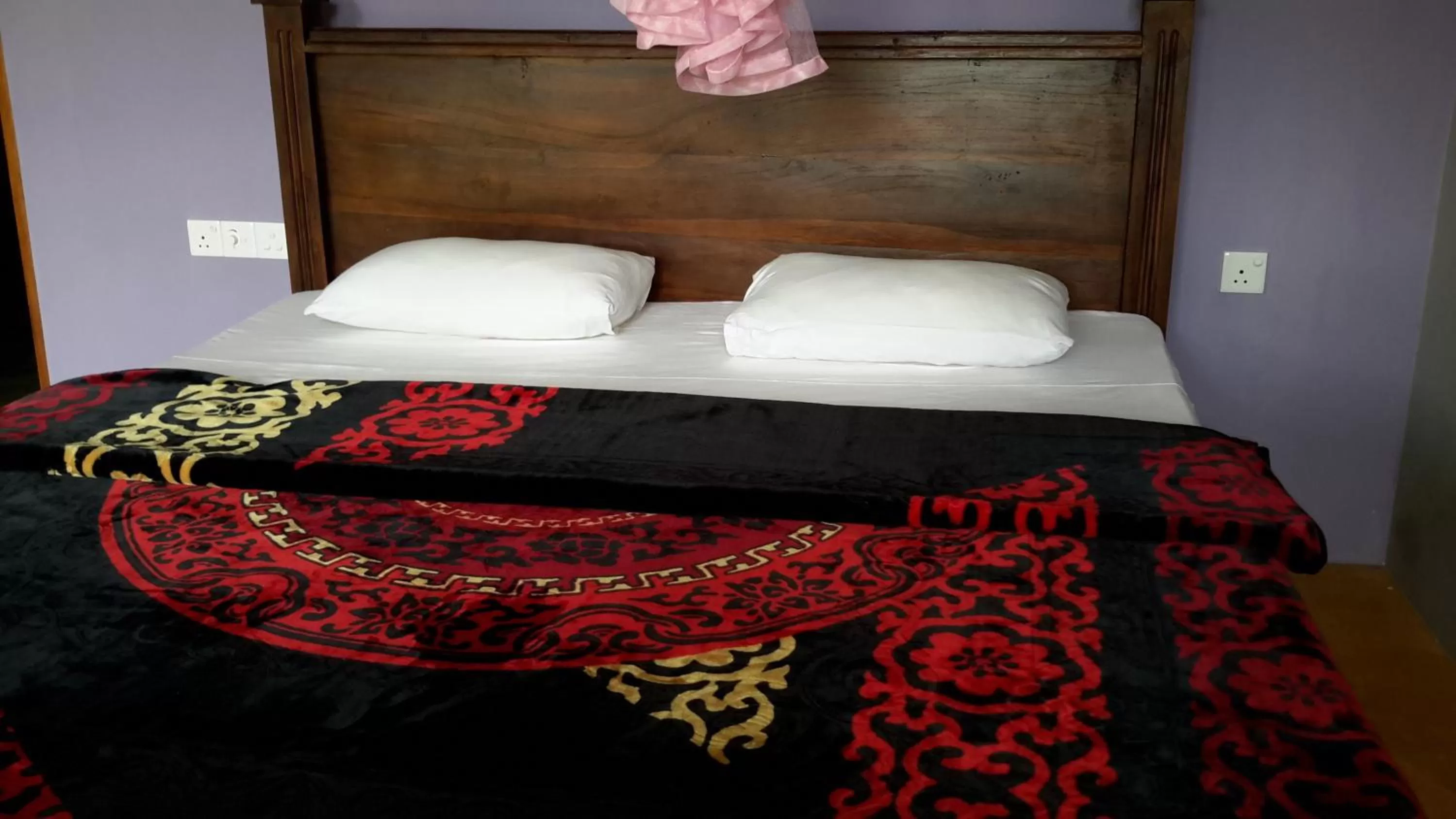 Bed in Raveena Guest House