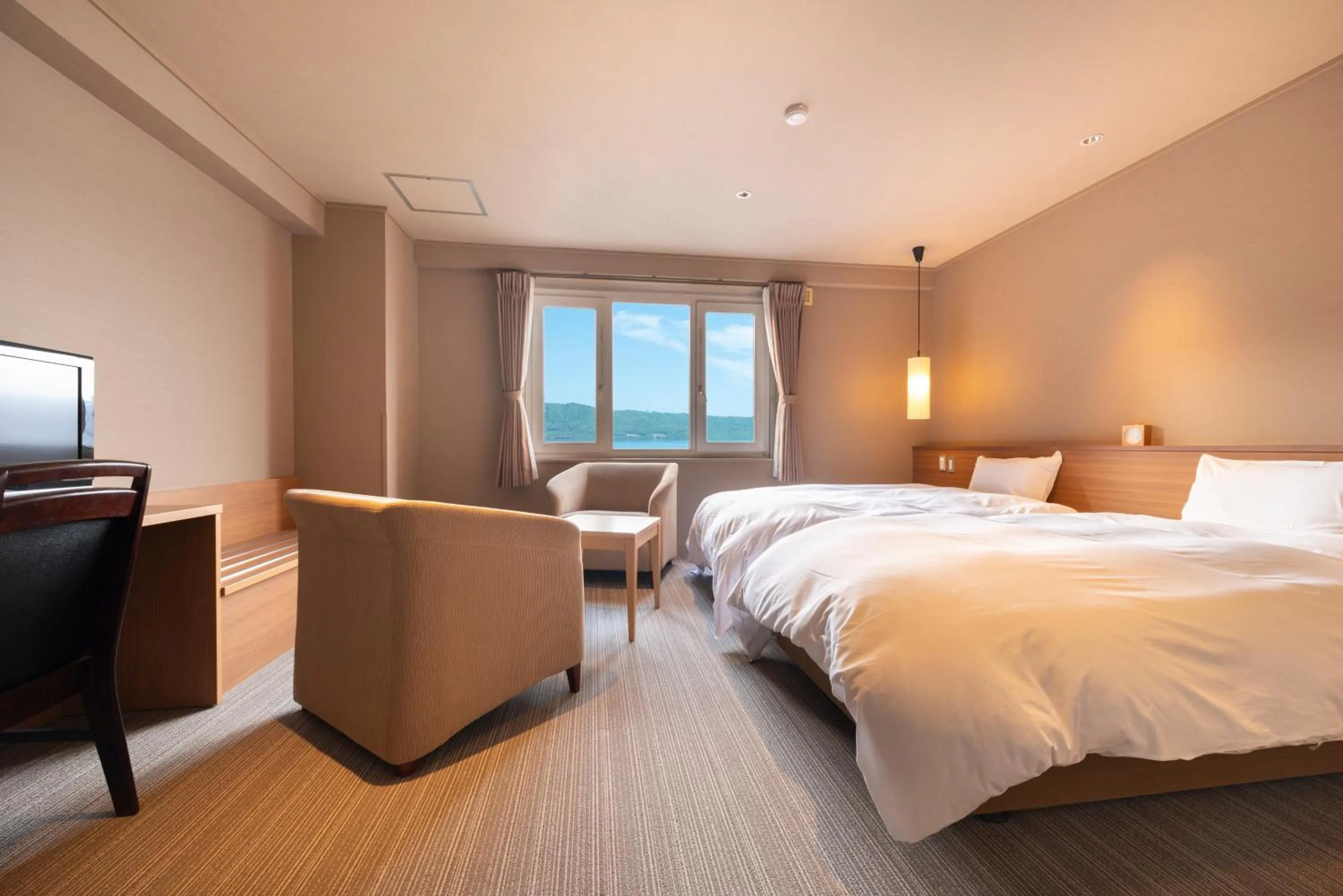 Photo of the whole room, Bed in Toyako Manseikaku Hotel Lakeside Terrace