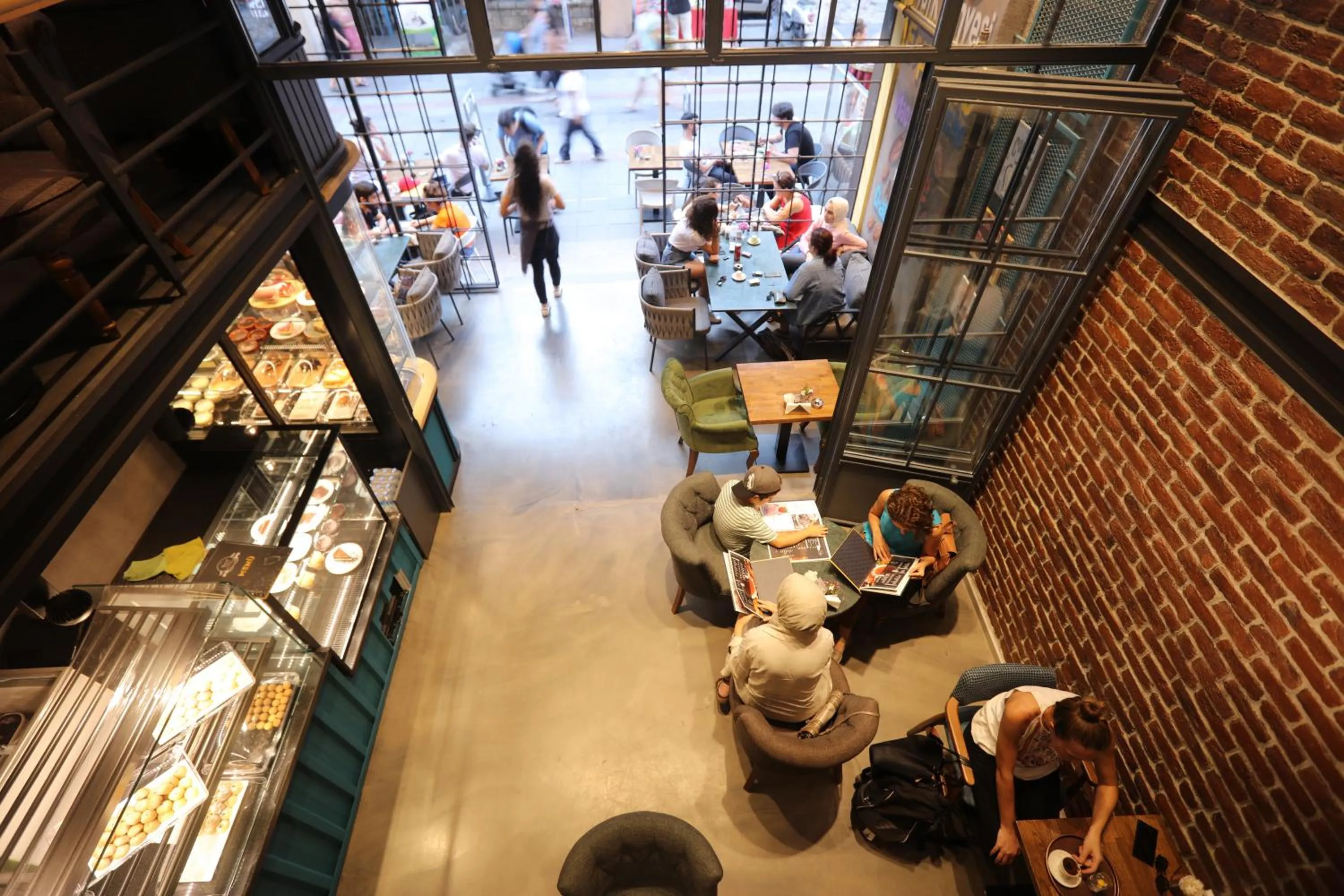 Restaurant/places to eat in Red Stone Hotel