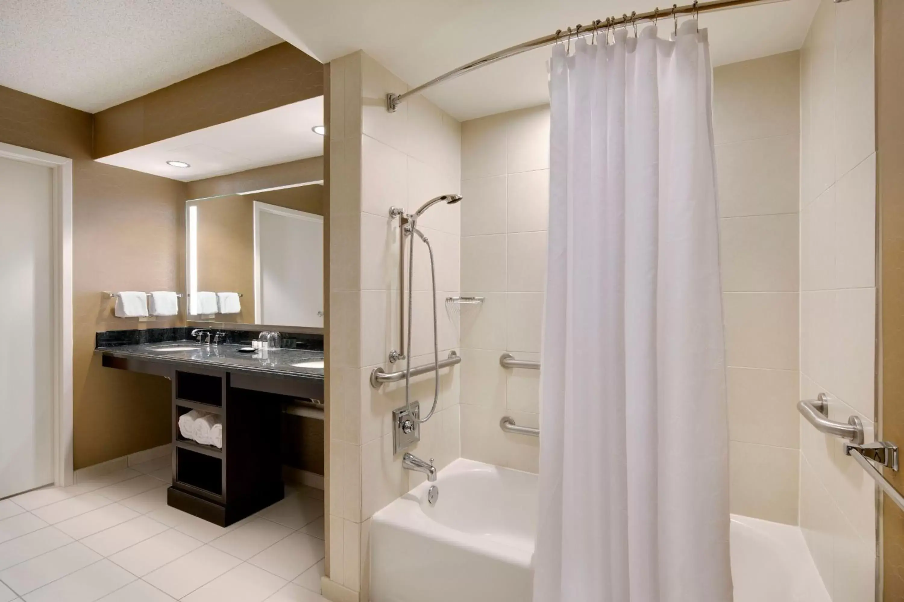 Bathroom in Sheraton Suites Fort Lauderdale Plantation
