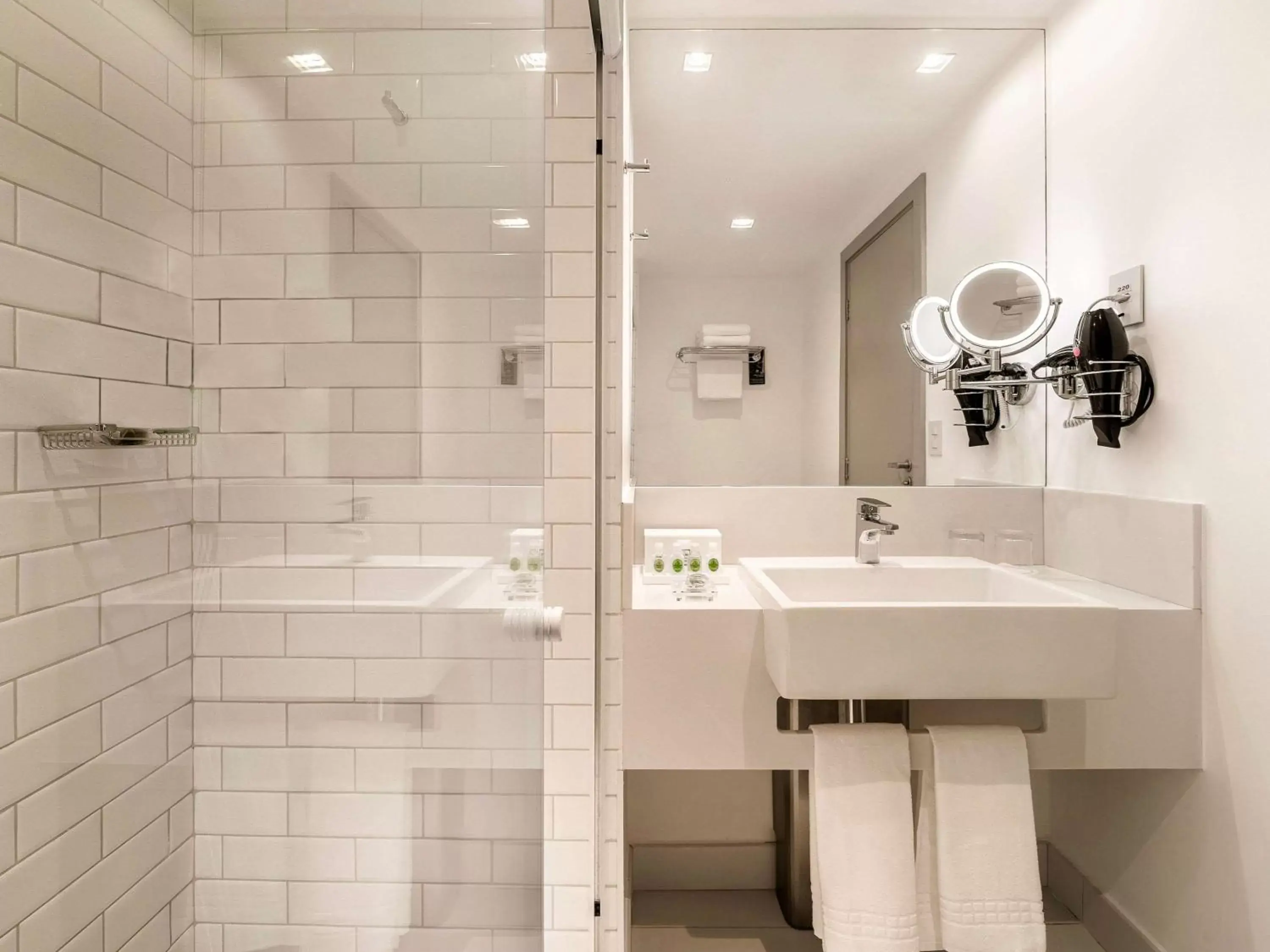 Photo of the whole room, Bathroom in Grand Mercure Sao Paulo Vila Olimpia