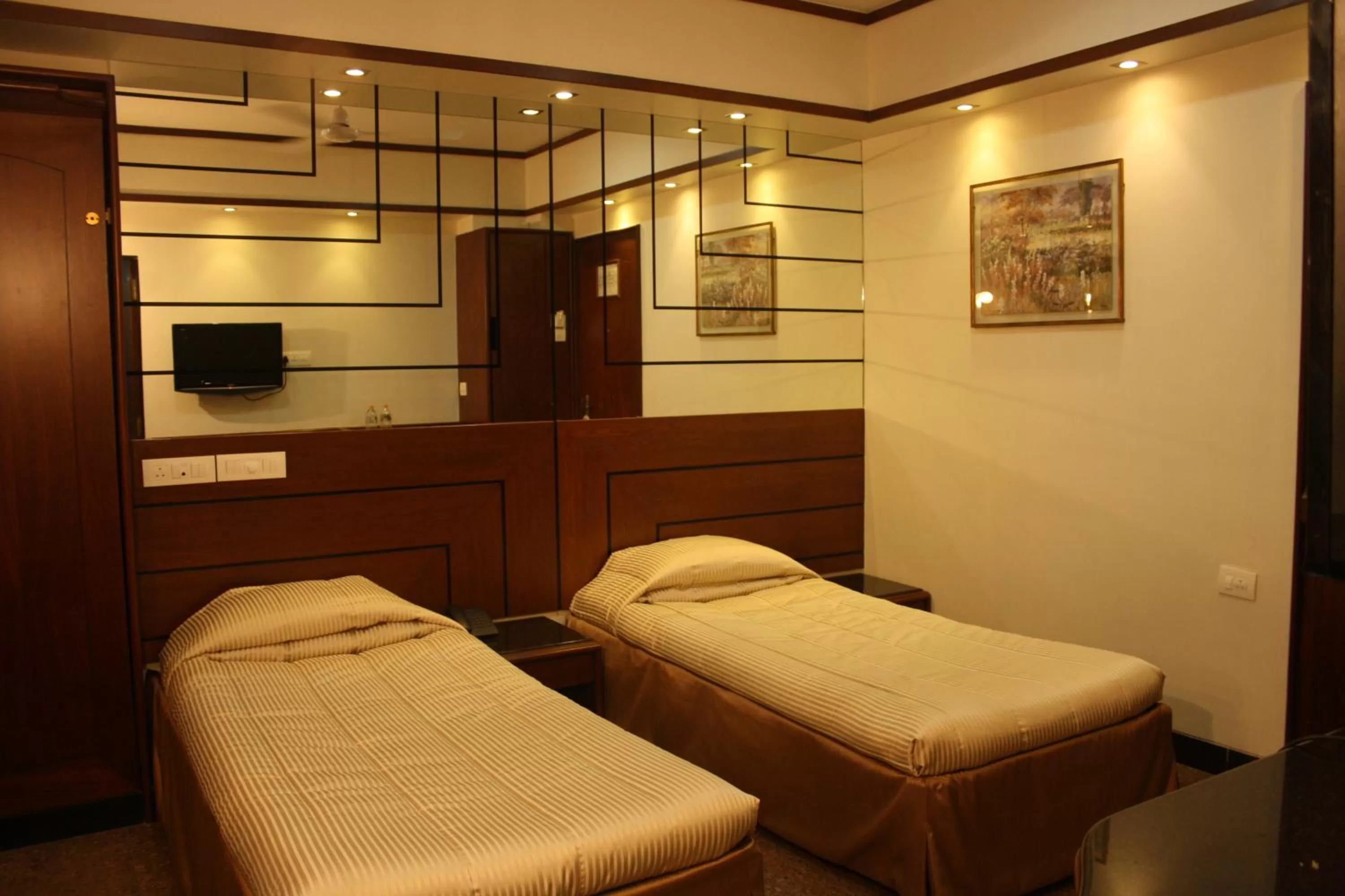 Bed in Hotel Karl Residency