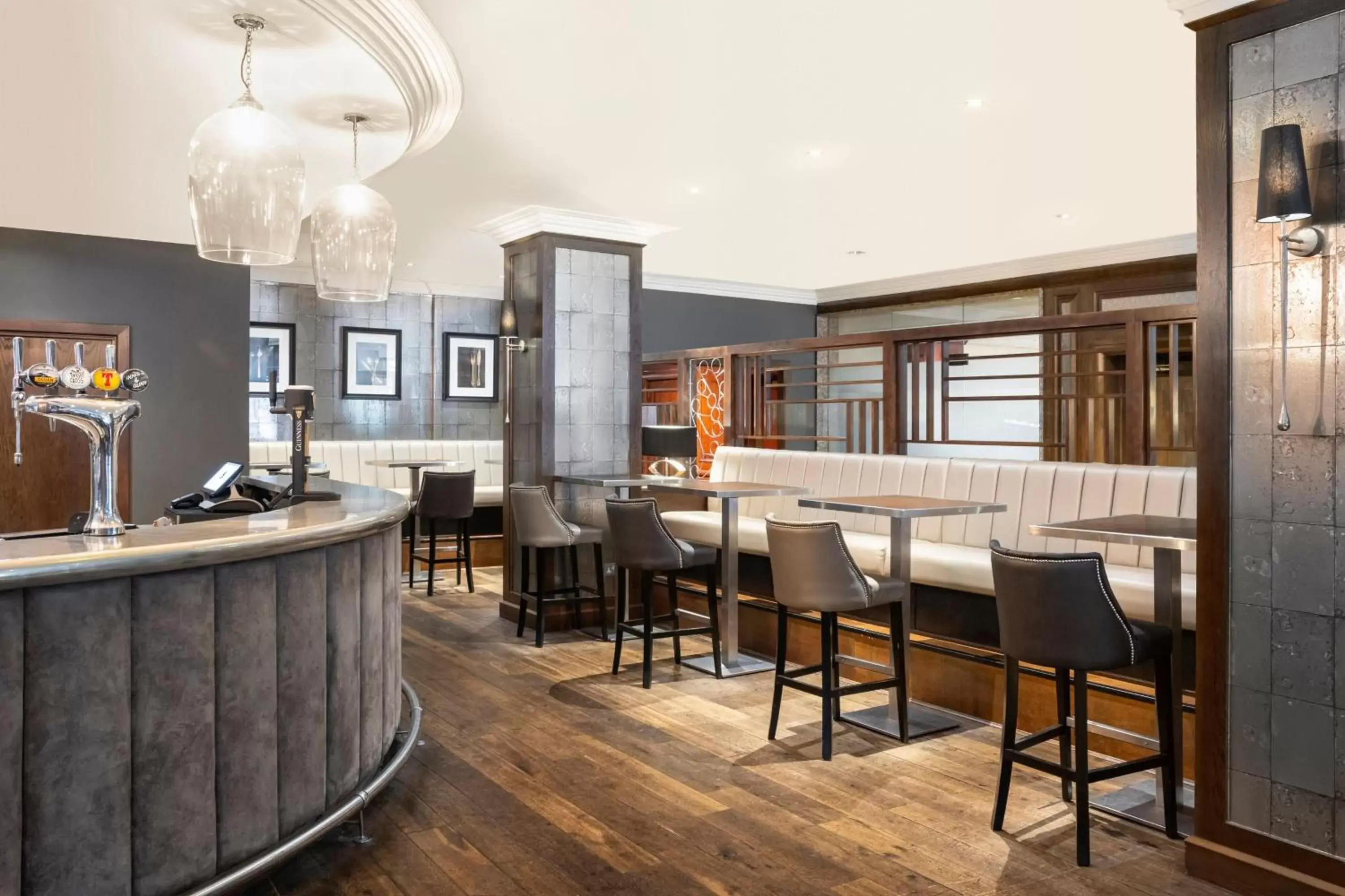 Restaurant/places to eat, Lounge/Bar in Edinburgh Holyrood Hotel