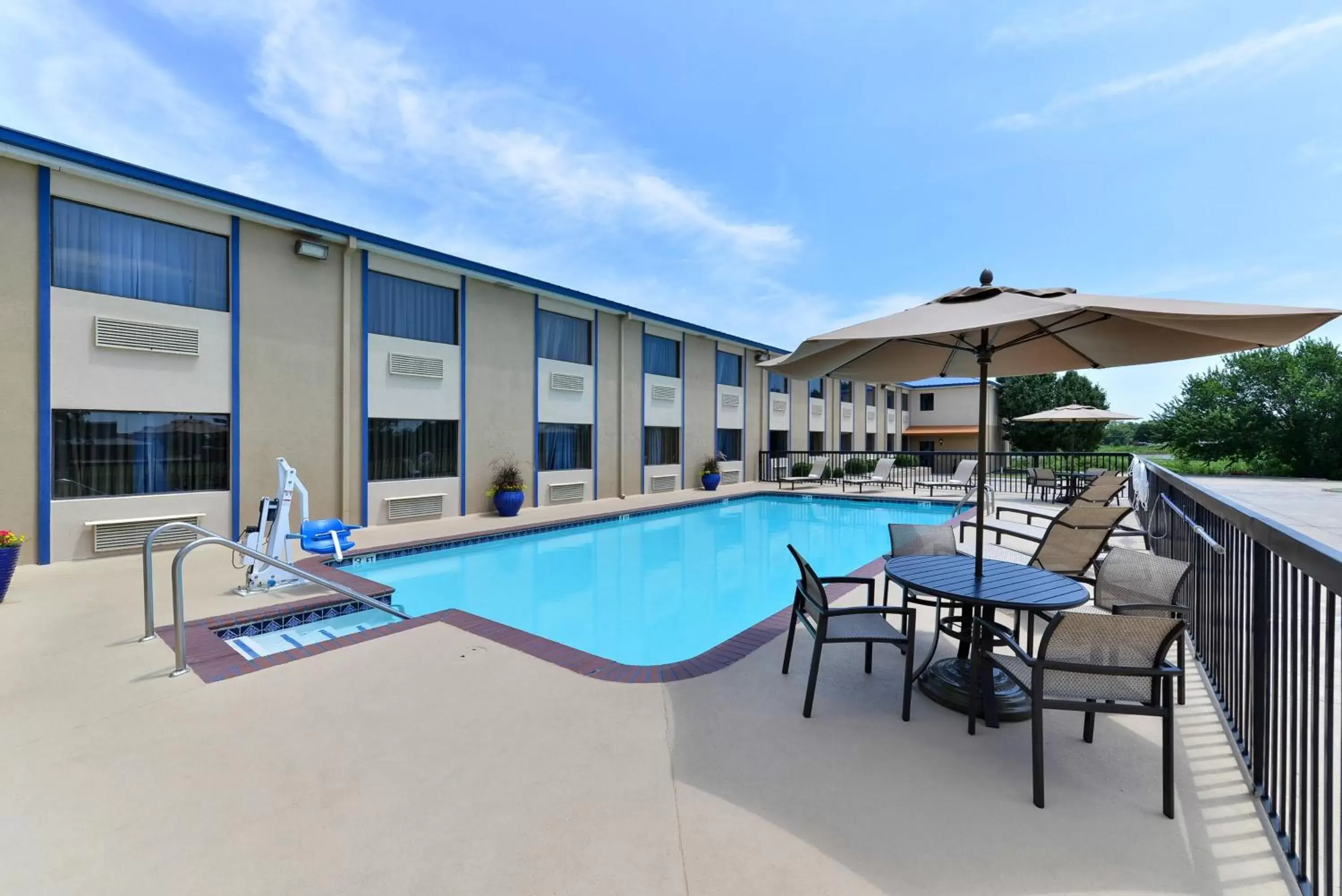 Property building, Swimming Pool in Boarders Inn and Suites by Cobblestone Hotels - Ardmore