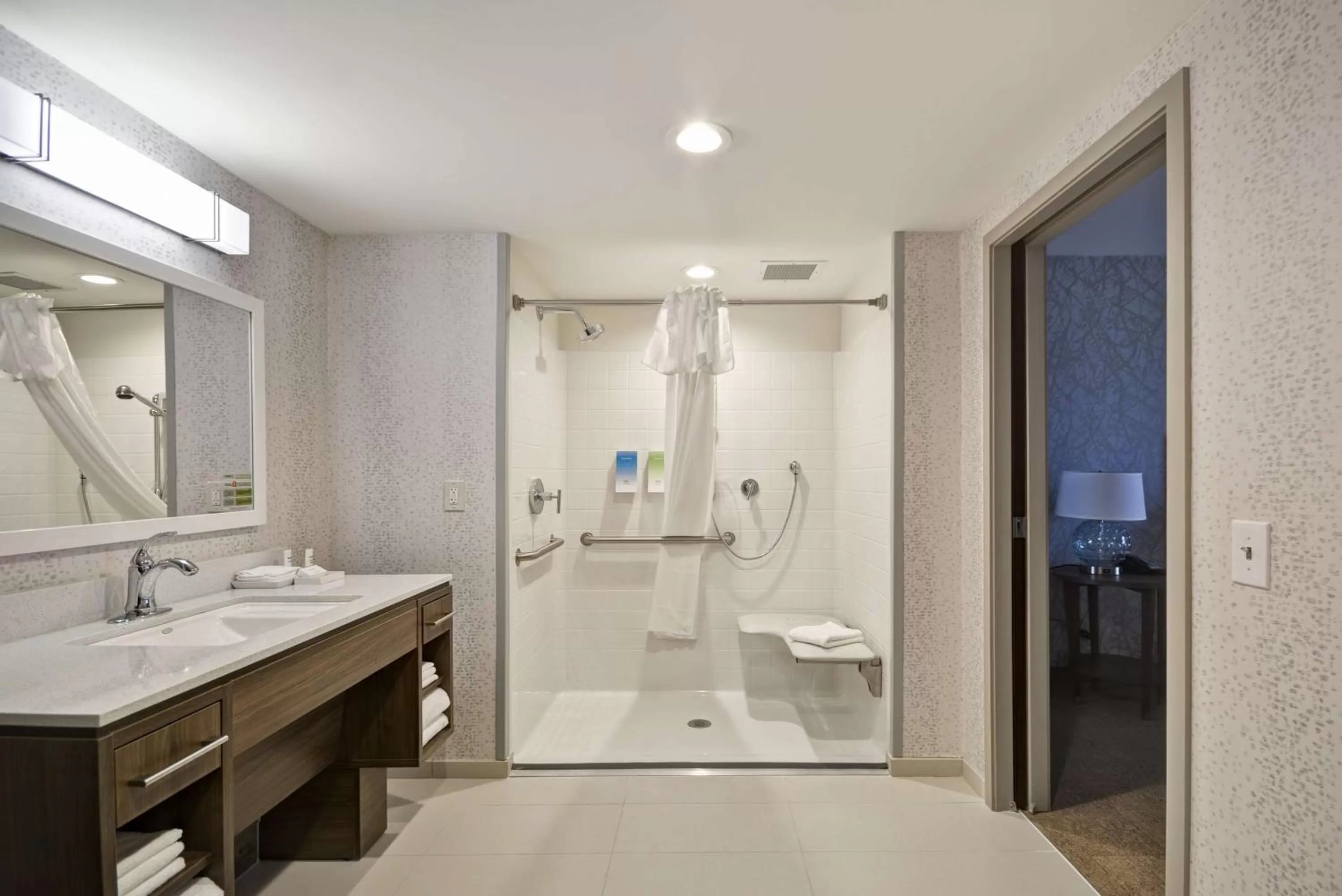 Bathroom in Home2 Suites By Hilton Columbus Airport East Broad