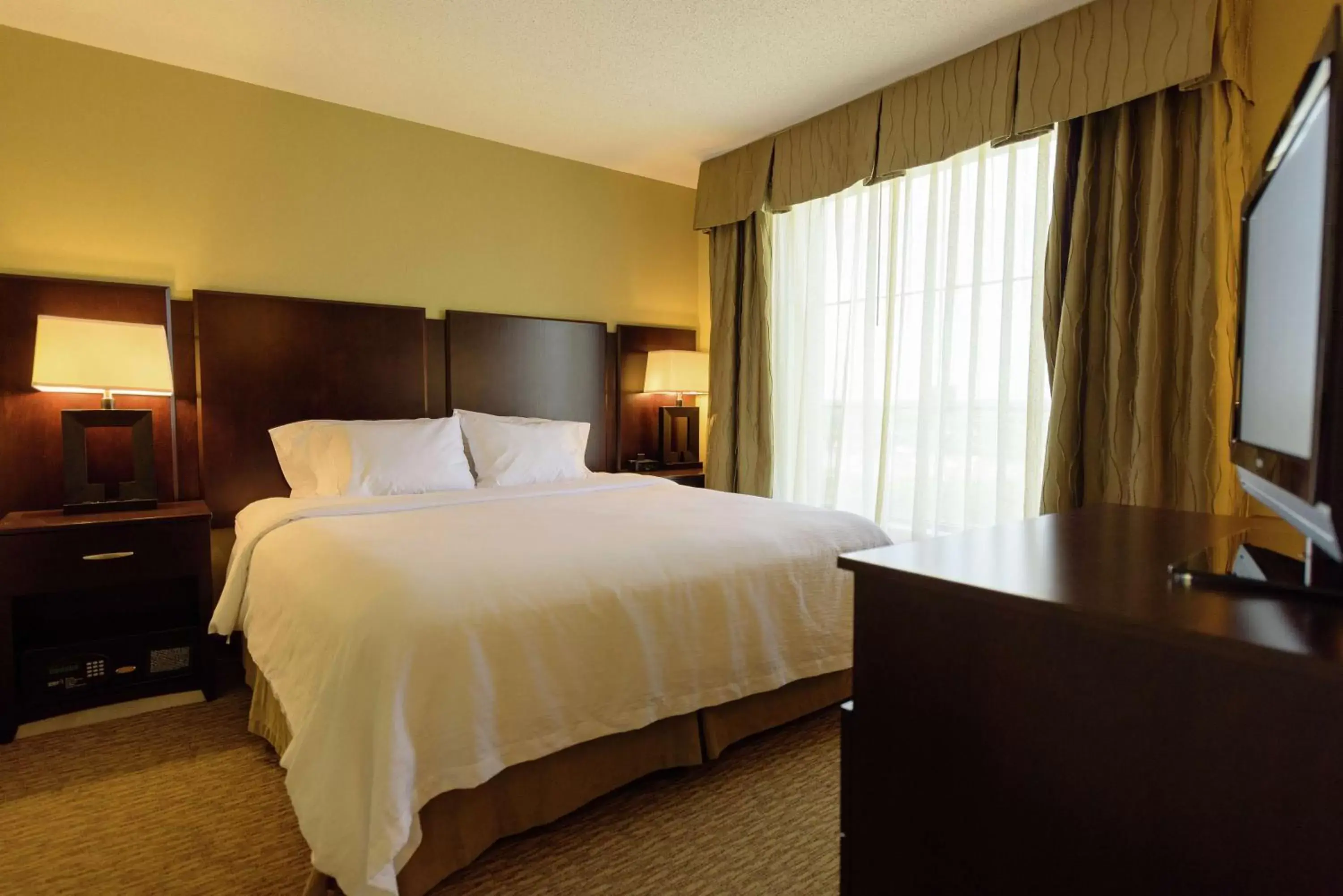 Bedroom, Bed in Embassy Suites by Hilton Minneapolis North