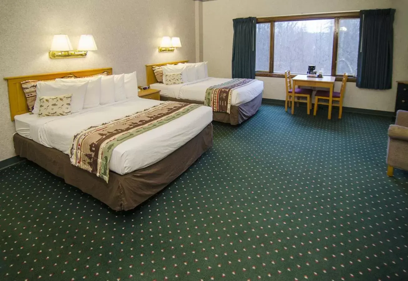Standard Queen Room with Two Queen Beds in Potawatomi Inn & Cabins