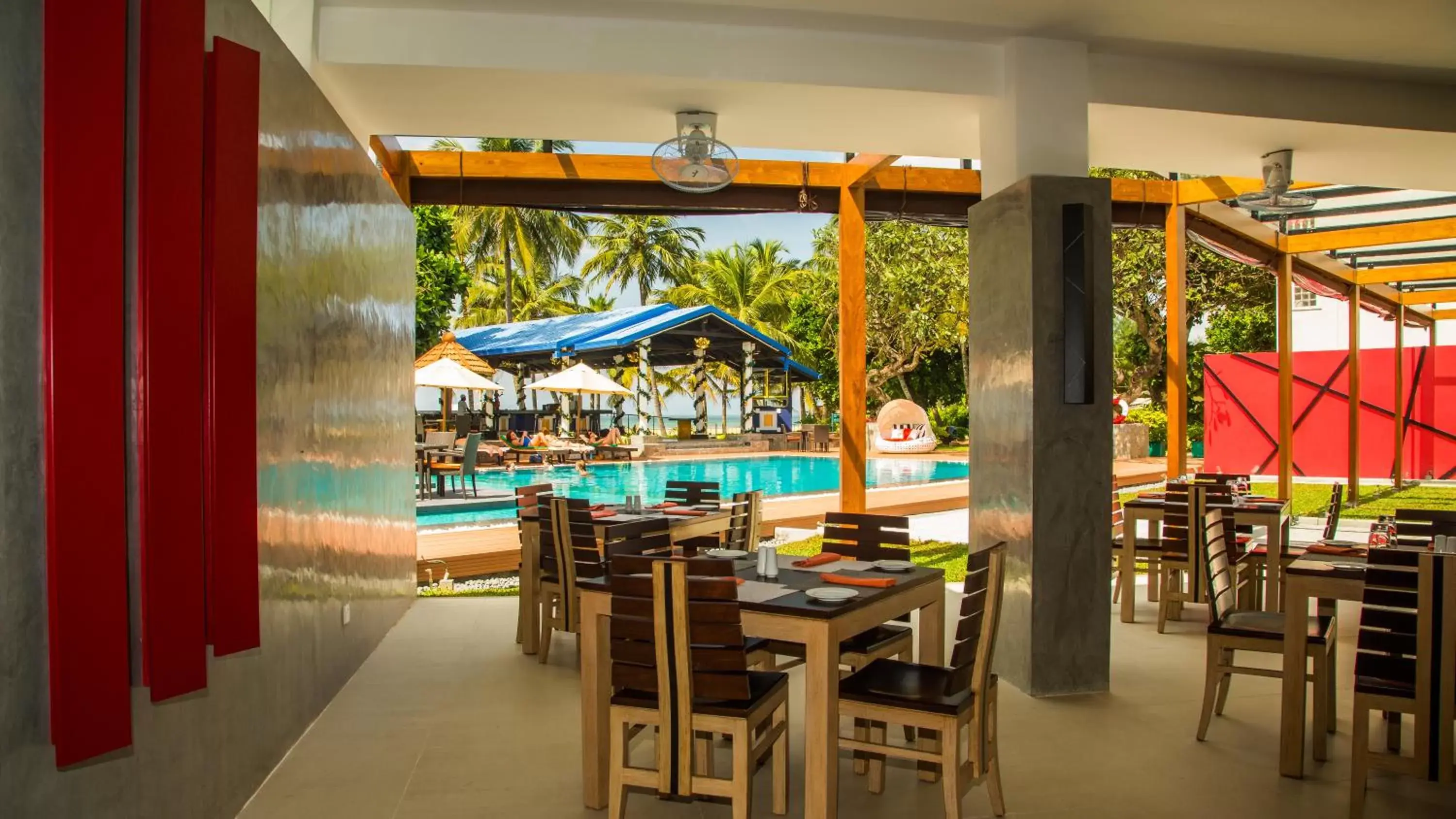 Restaurant/Places to Eat in Camelot Beach Hotel