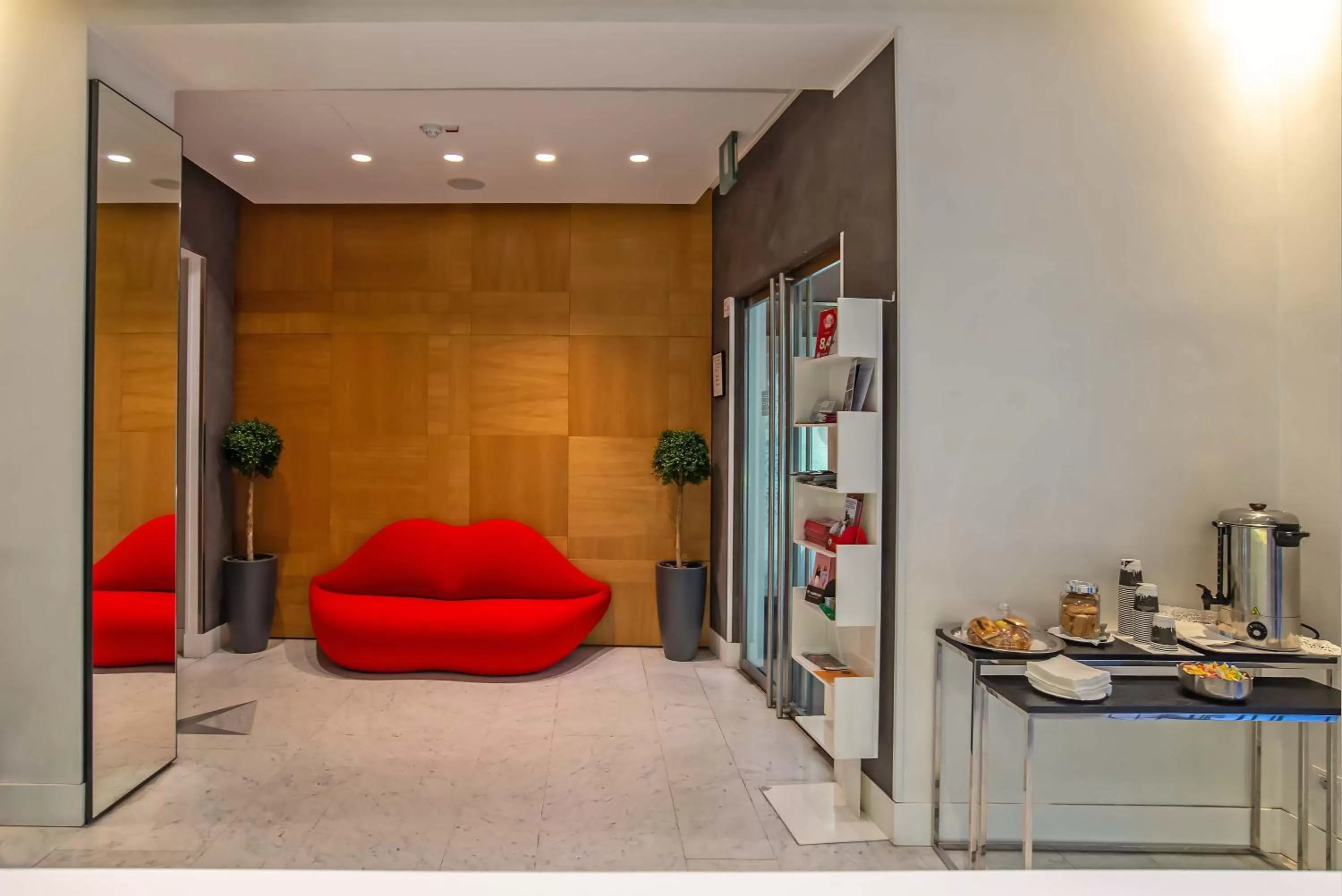 Lobby or reception in Hotel White