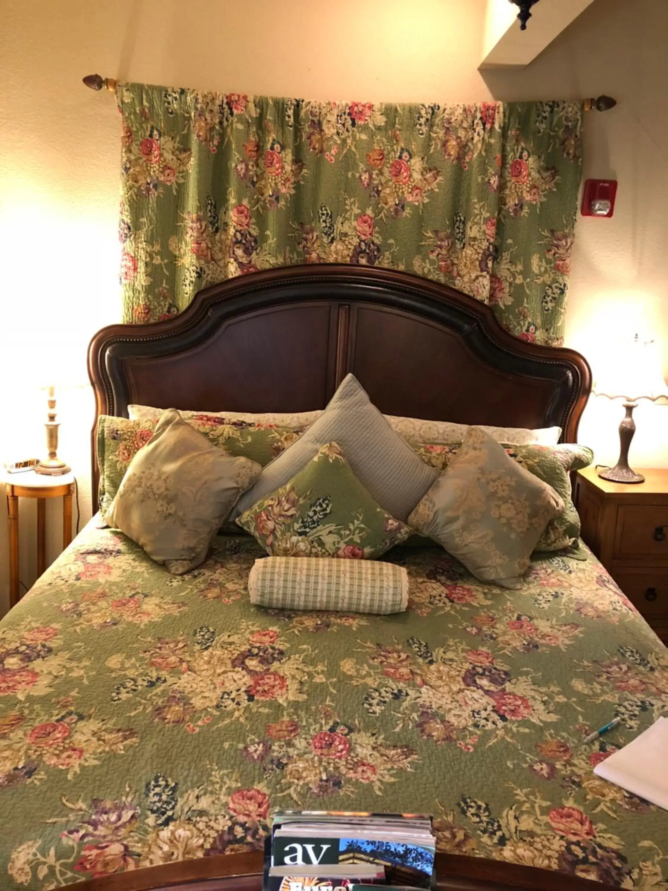 Bed in All Seasons Inn