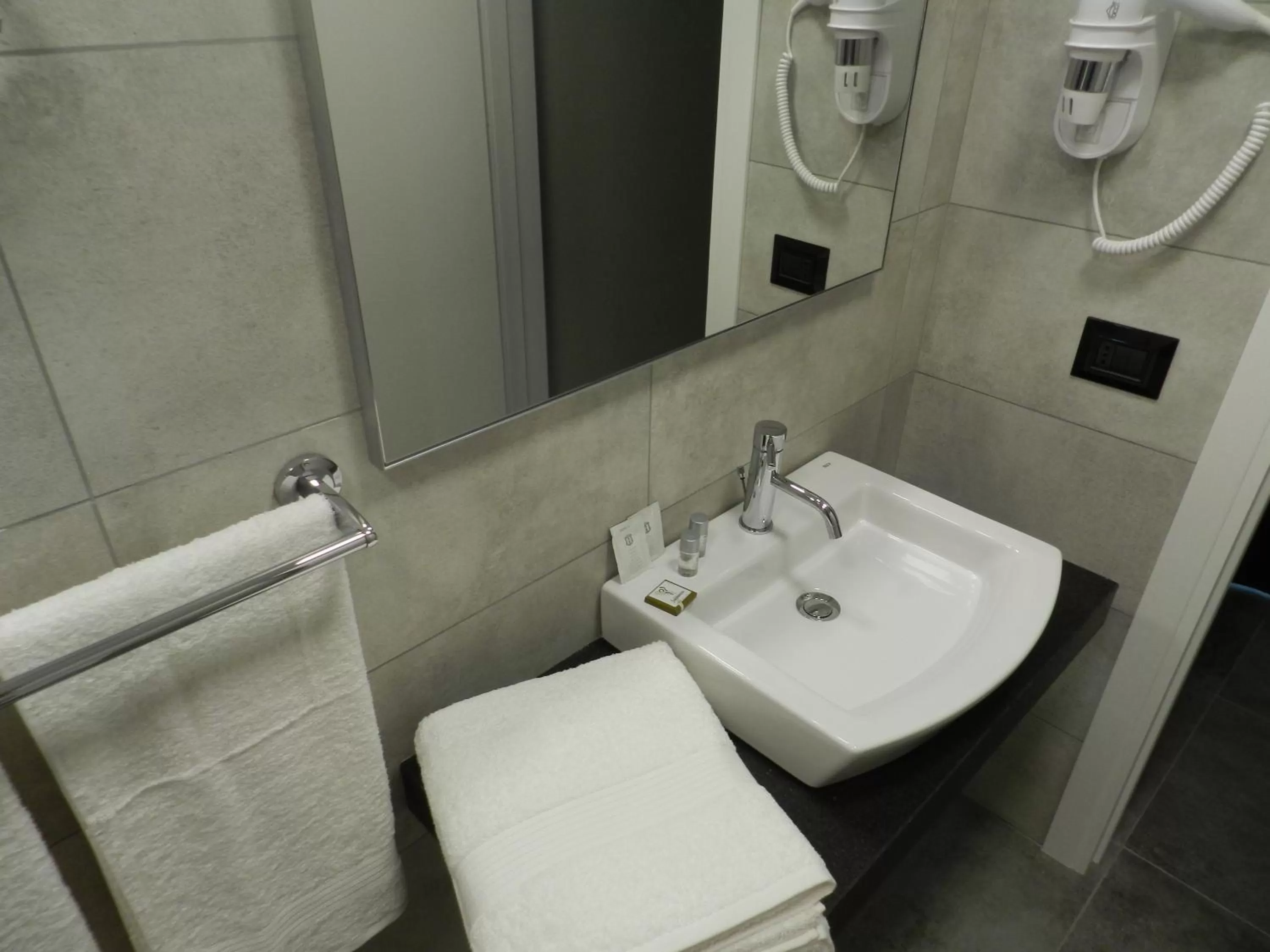 Bathroom in Erasmus Hotel