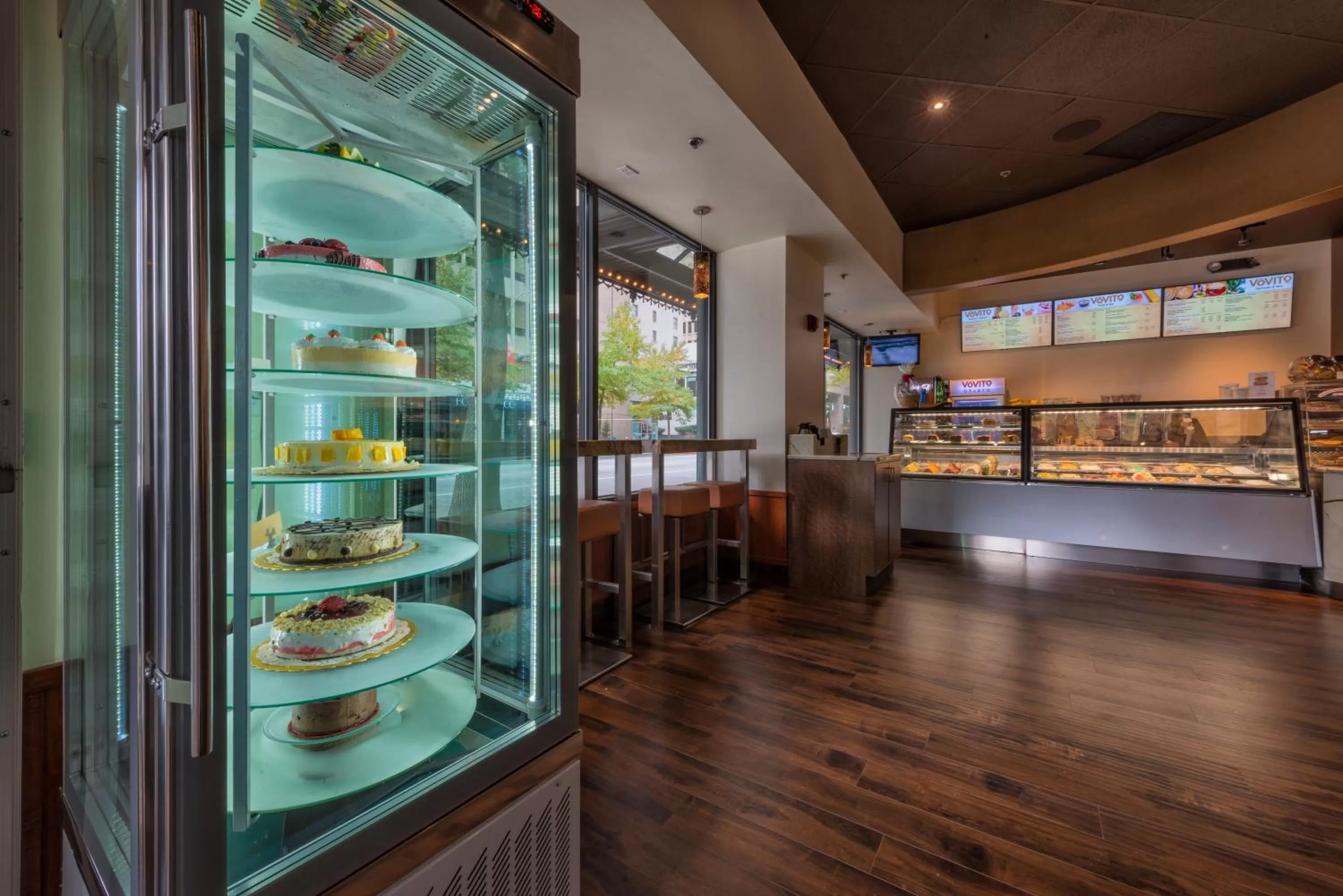 Restaurant/places to eat in Executive Hotel Pacific