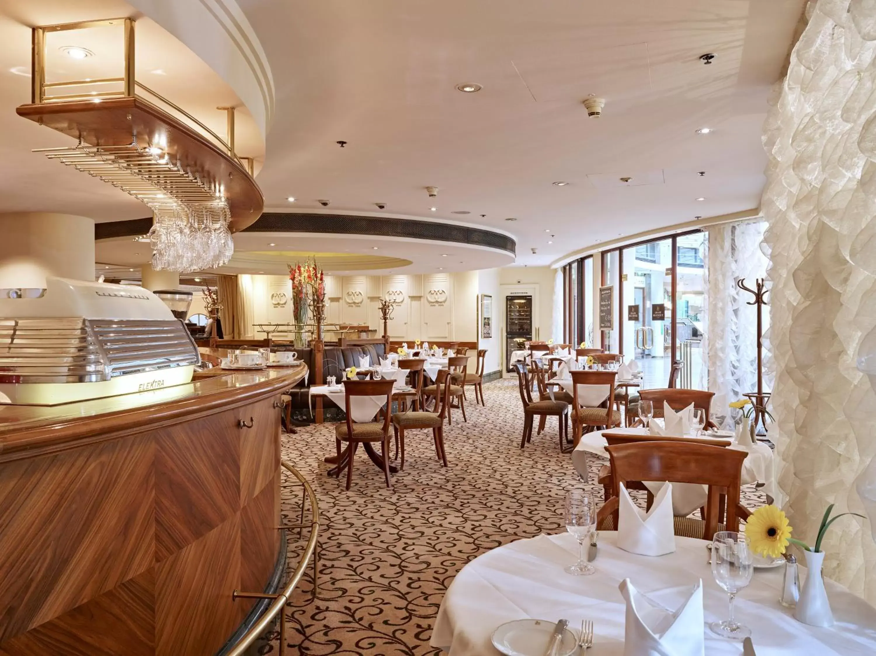 Breakfast, Restaurant/Places to Eat in Grand Hotel Wien