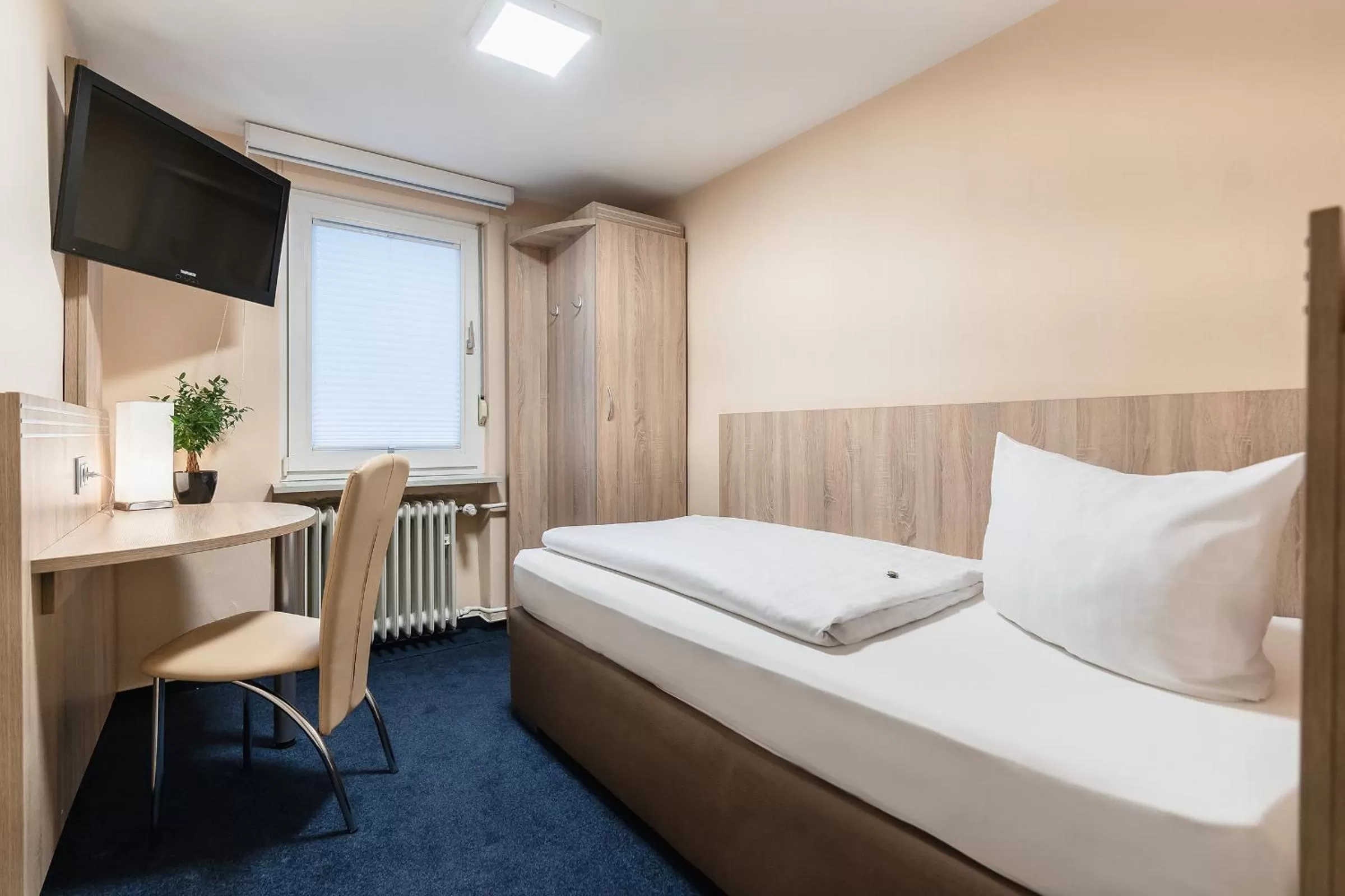 Photo of the whole room, Bed in Hotel Altes Weinhaus