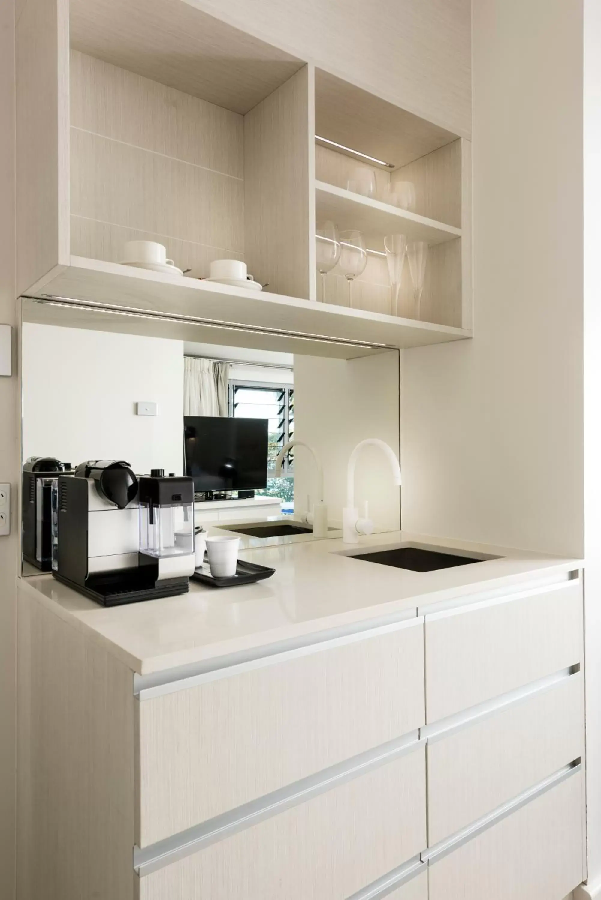 Kitchen or kitchenette, Kitchen/Kitchenette in Mangrove Hotel